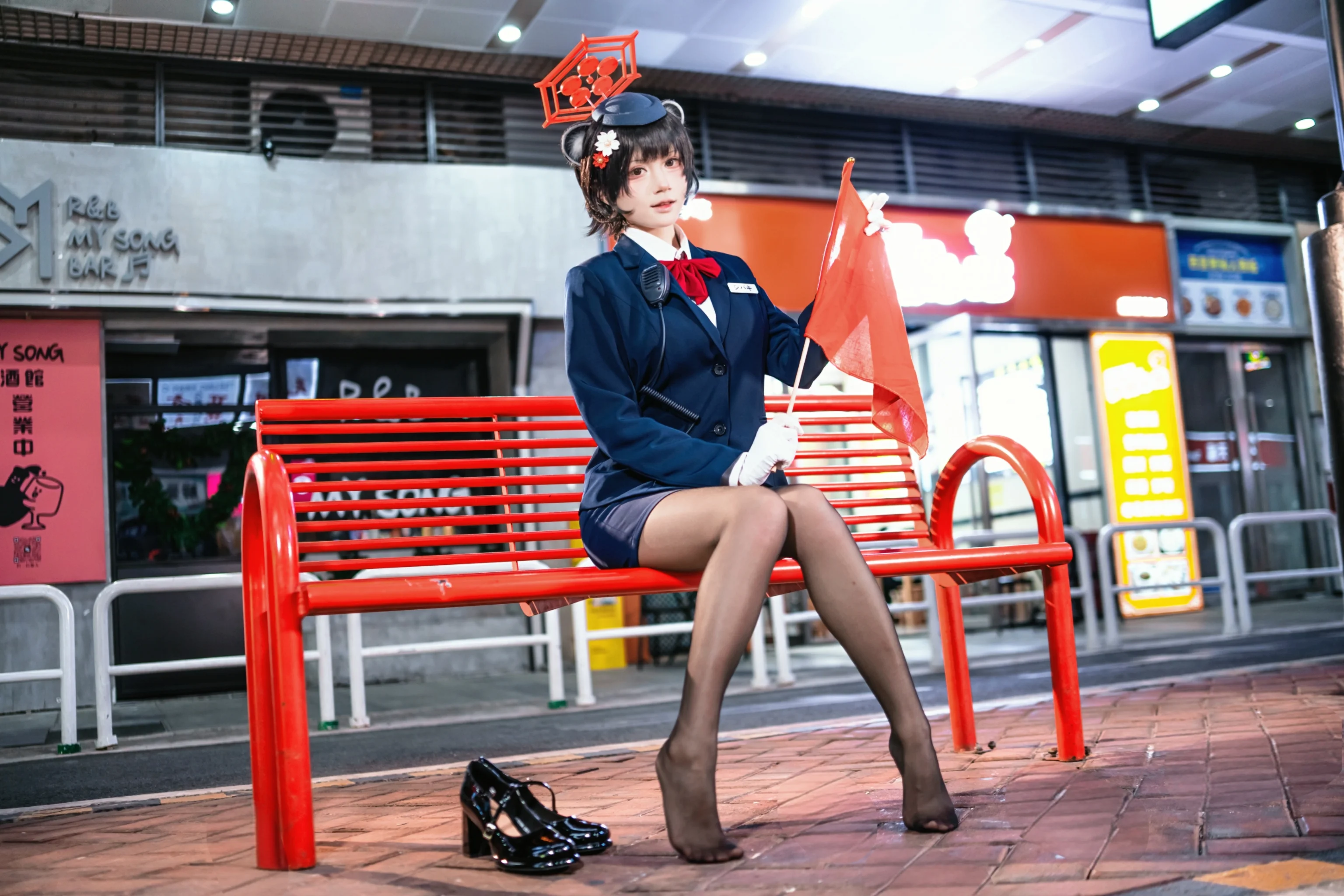 【春日椿cos】碧蓝档案导游椿，长椅上的休息时刻 - 第 3 张