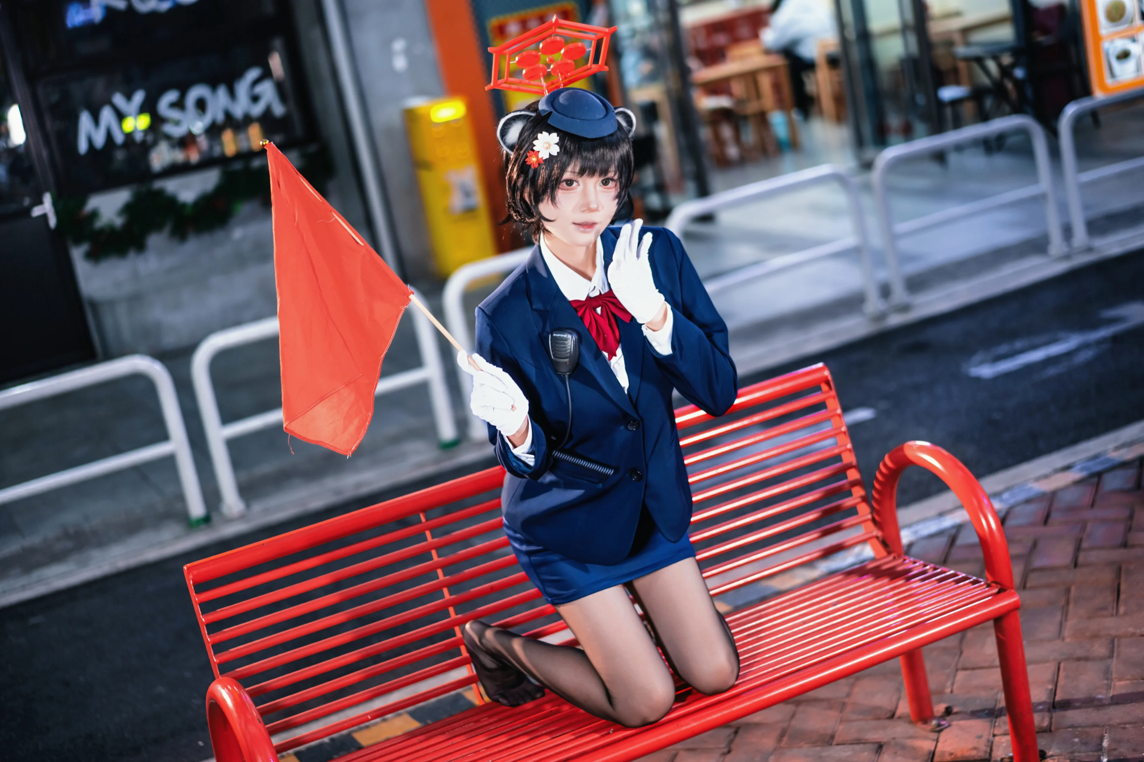 【春日椿cos】碧蓝档案导游椿，长椅上的休息时刻 - 第 9 张