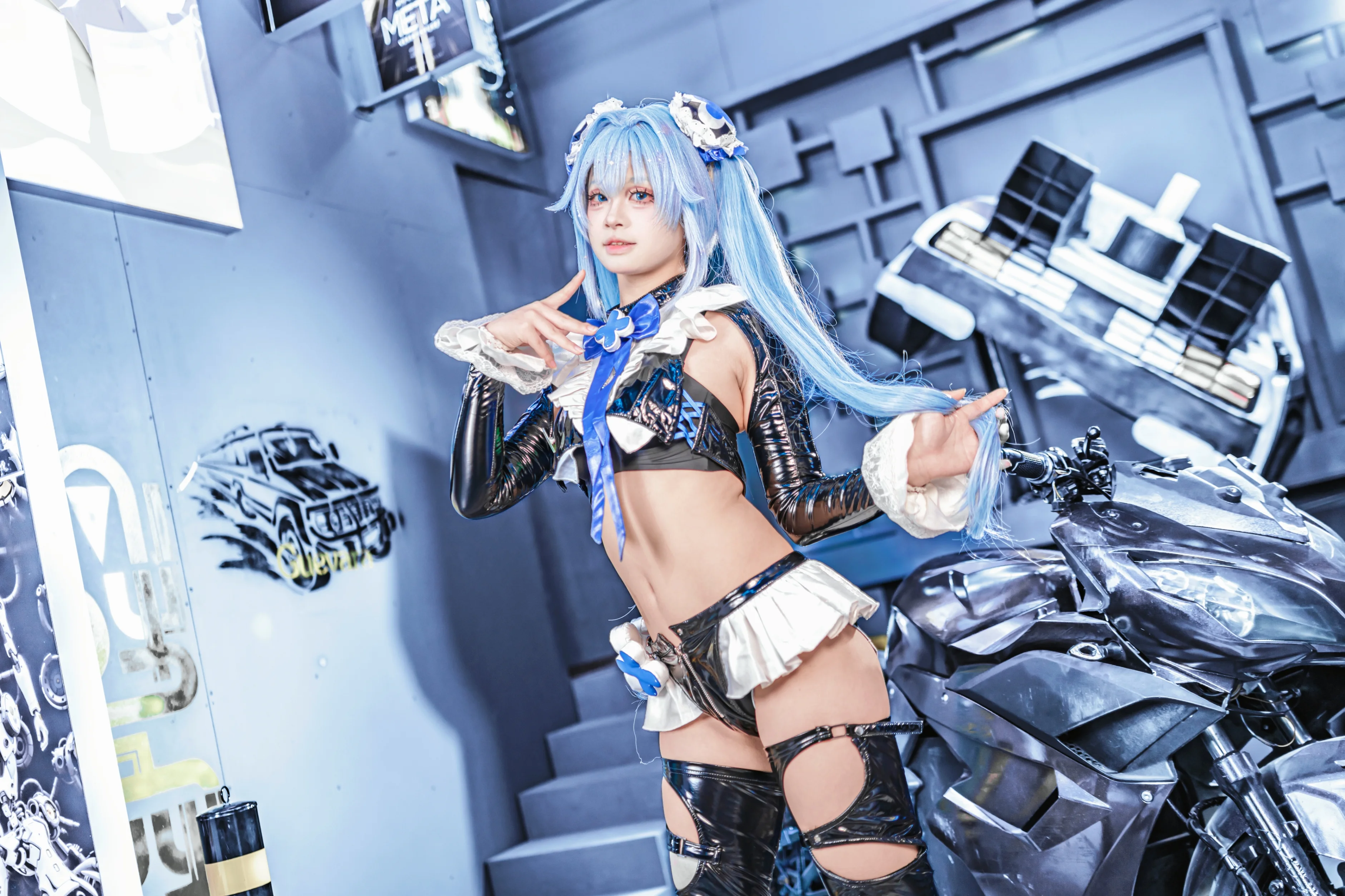 【ヘンゼルのコスプレ】サイバーパンクな街頭と勝利の女神の邂逅 - 3 枚目
