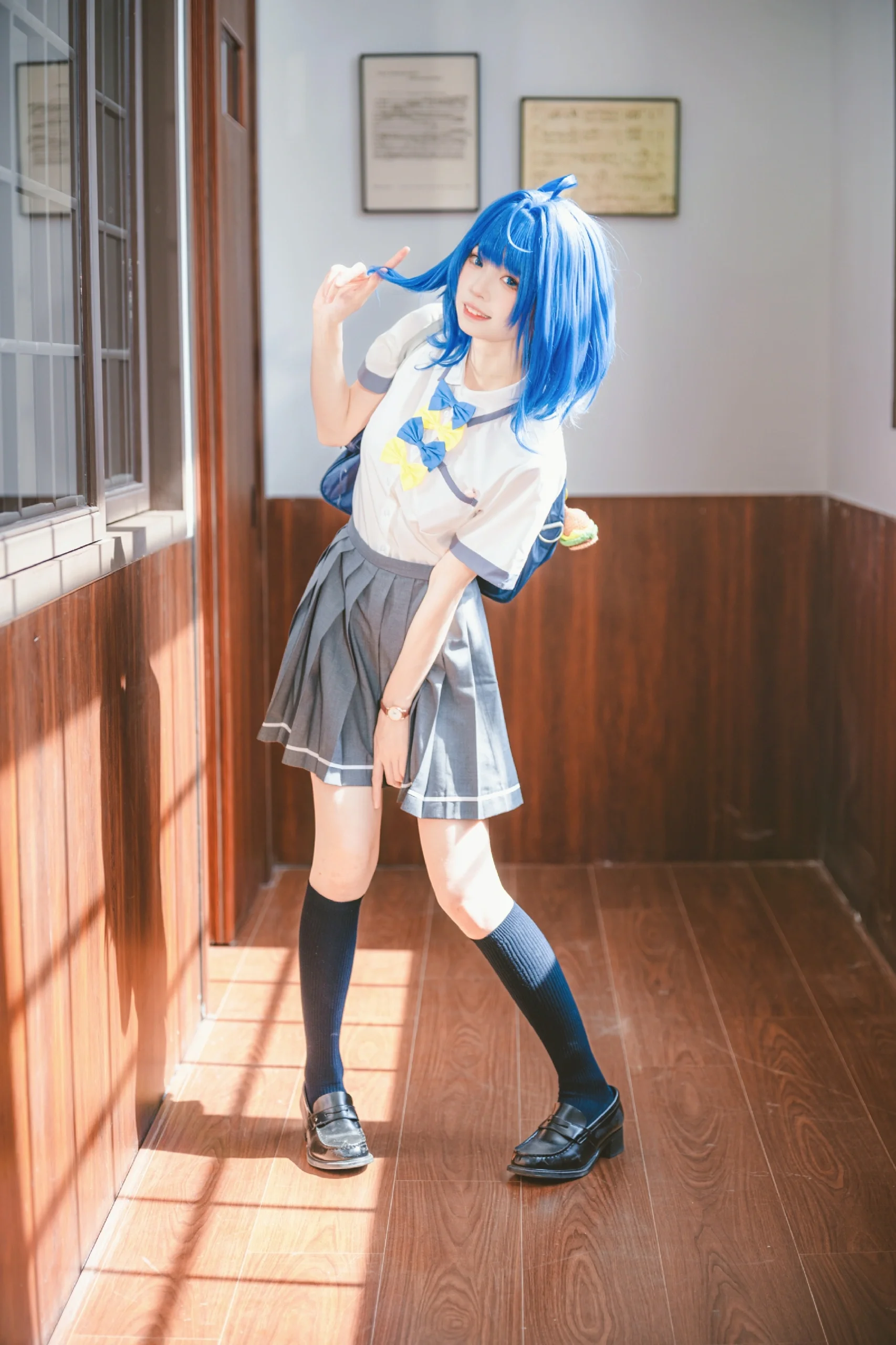 【八奈见杏菜cos】败犬女主也太多了，课间休息的自然光影 - 第 1 张
