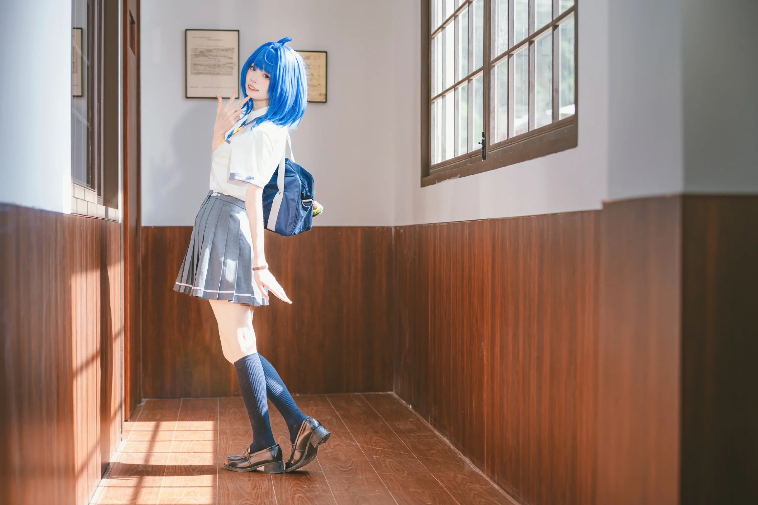 【八奈见杏菜cos】败犬女主也太多了，课间休息的自然光影 - 第 3 张