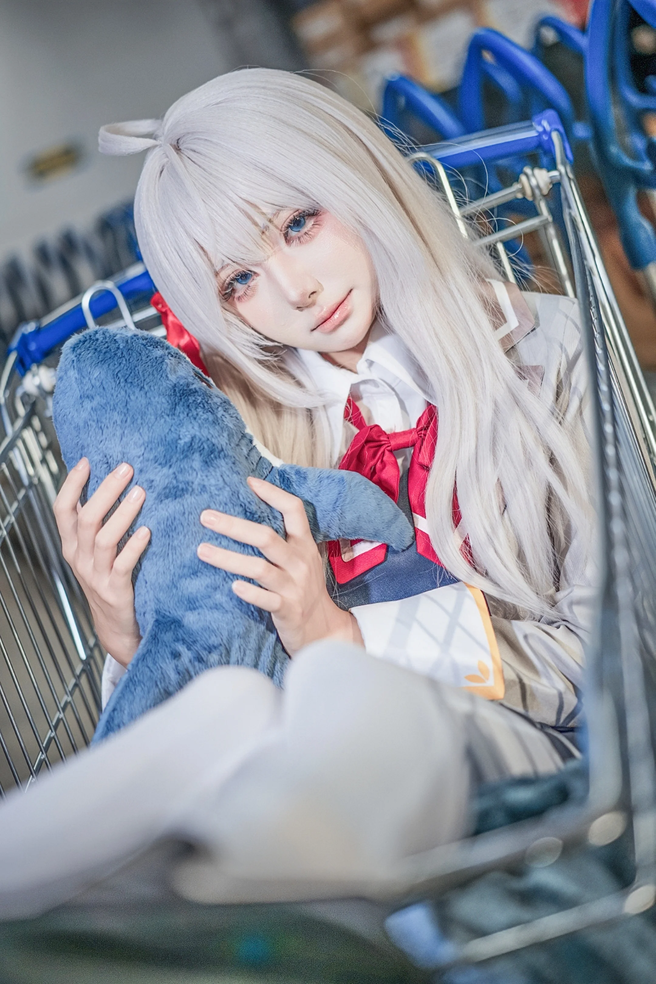 【艾莉同学cos】白毛制服与仓储卖场的日常碰撞 - 第 15 张