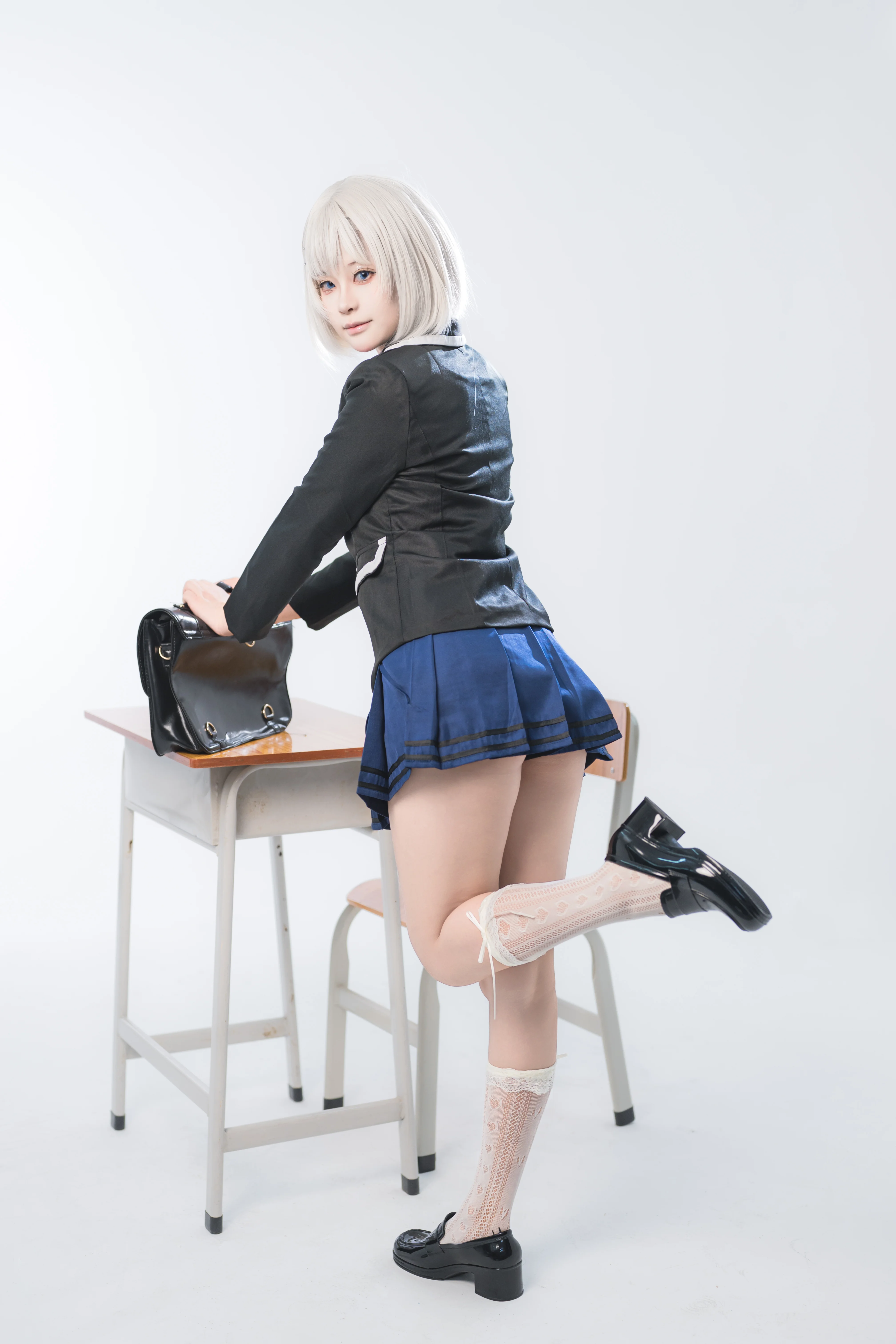 【莺一折纸cos】约会大作战的校园课堂时刻 - 第 1 张