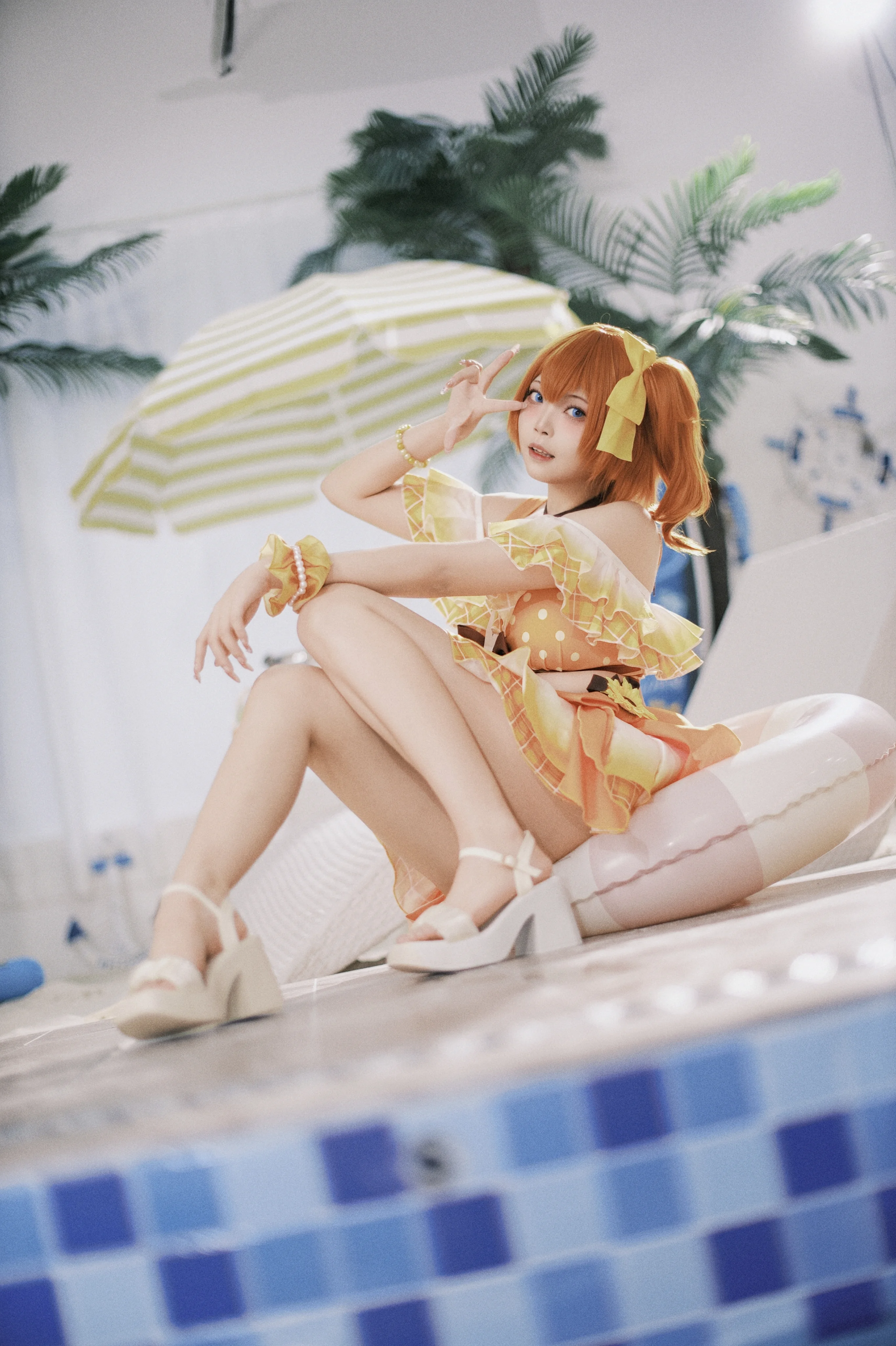 【穂乃果コスプレ】サマー水着ポートレート、元気いっぱいのくるくるサイドポニーに挑戦 - 1 枚目