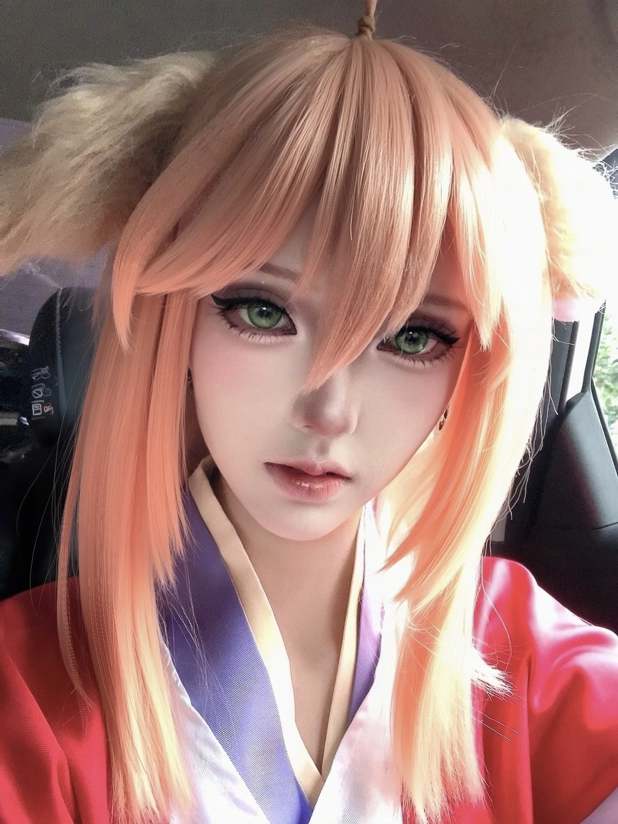 【涂山红红cos】狐妖小红娘里的深情，在车内光影间悄然流露