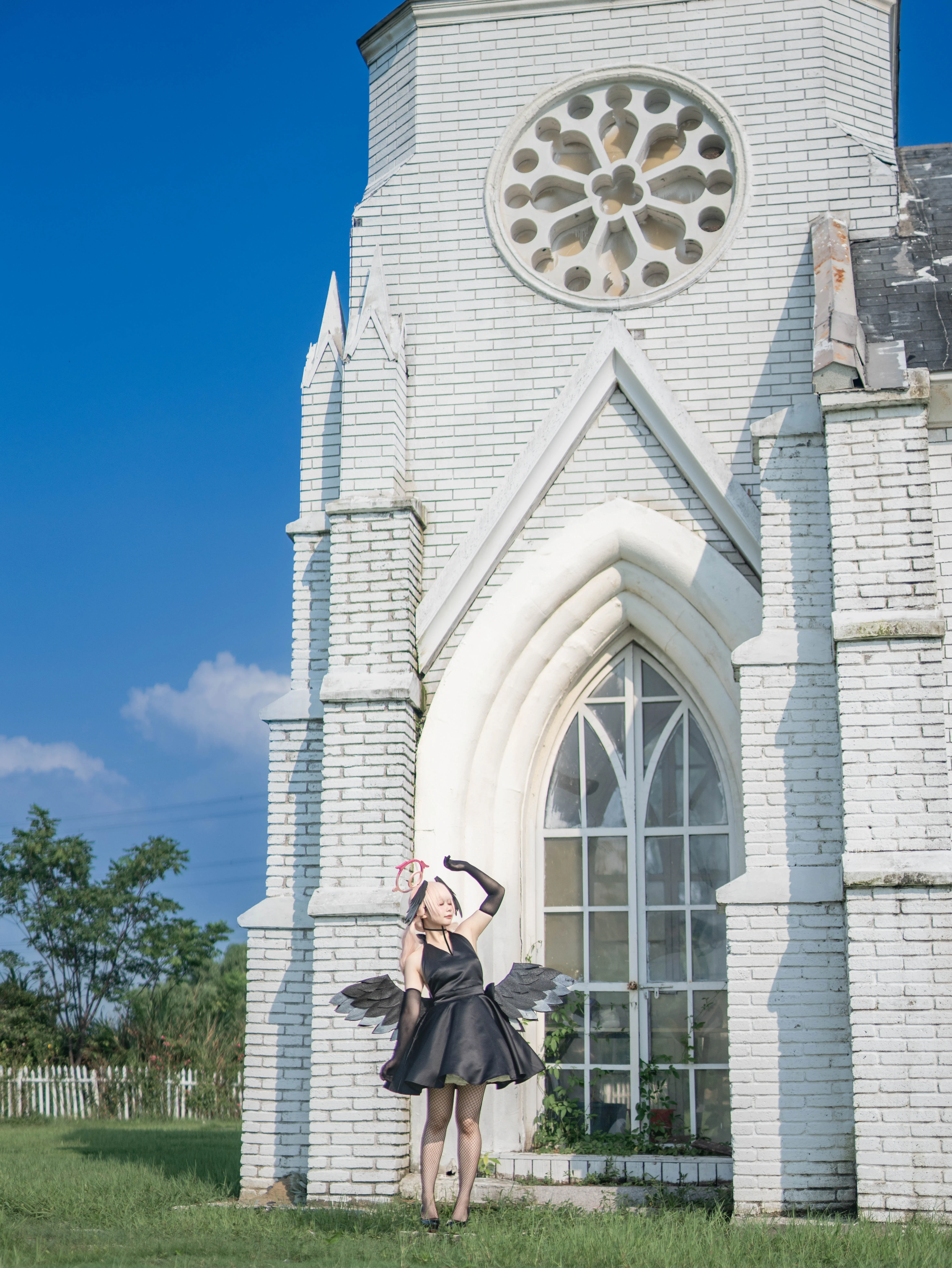 【下江小春cos】白色哥特建筑下的黑翼少女
