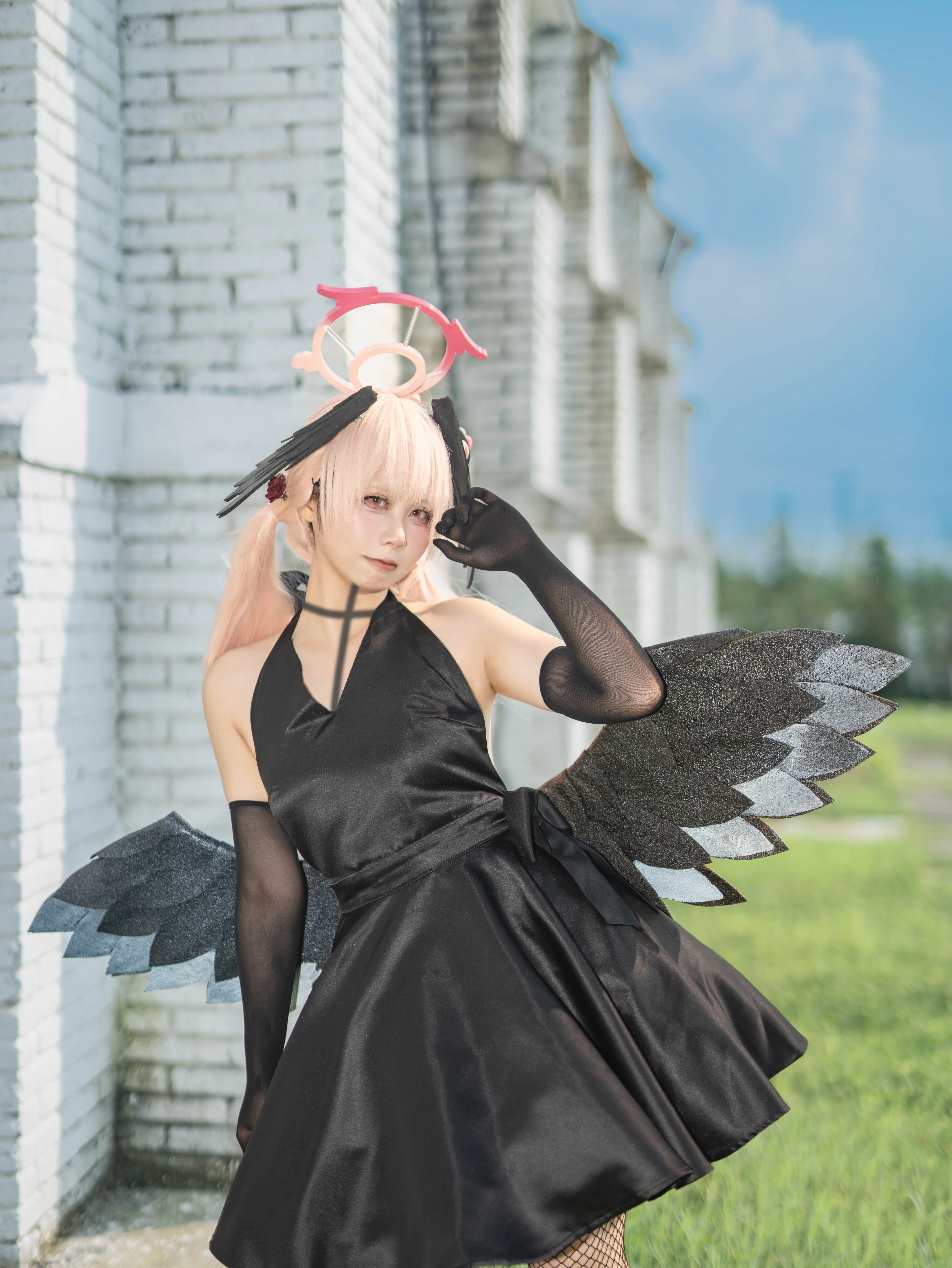 【下江小春cos】白色哥特建筑下的黑翼少女 - 第 5 张