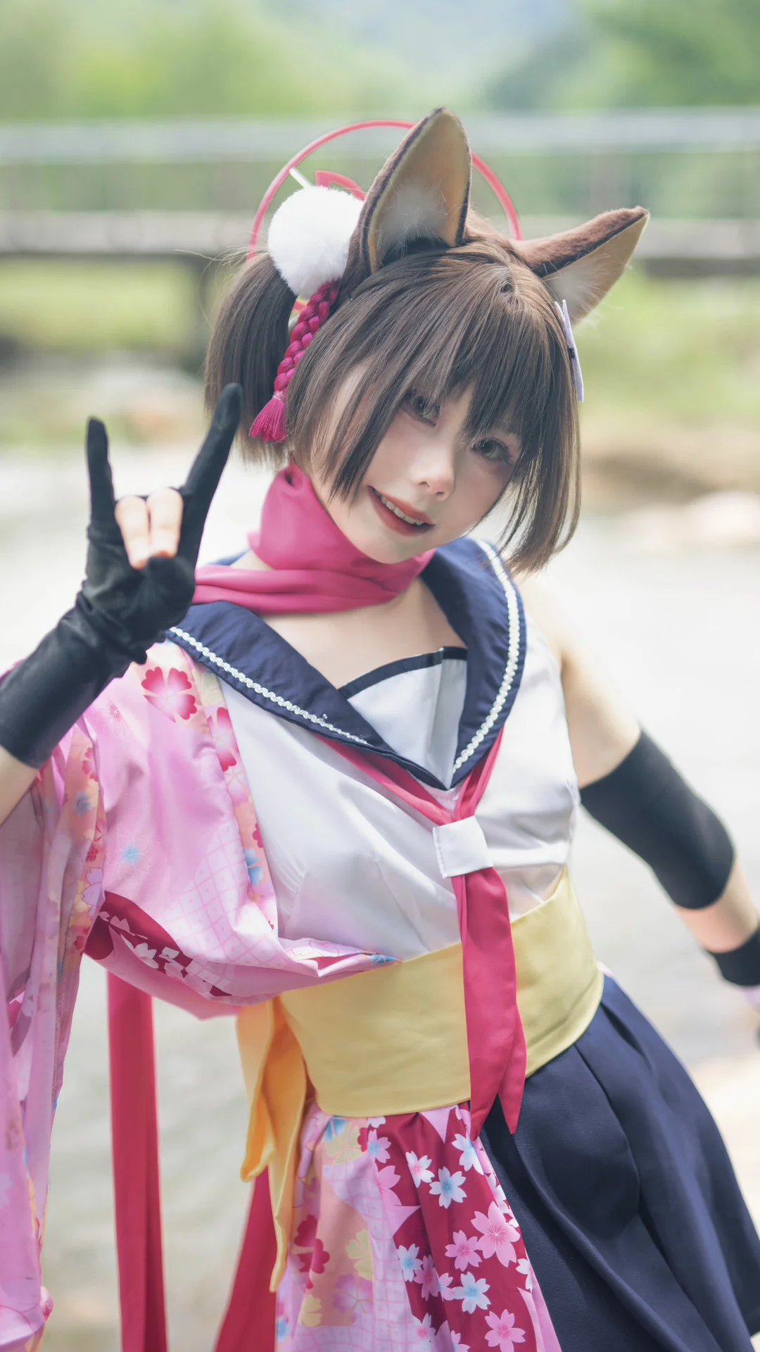【久田イズナ コスプレ】『ブルーアーカイブ』夏の清流沿い、子狐の躍動する瞬間 - 1 枚目