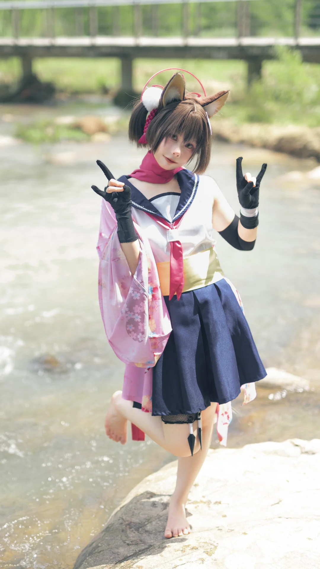 【久田泉奈cos】碧蓝档案夏日溪畔，小狐狸的灵动瞬间