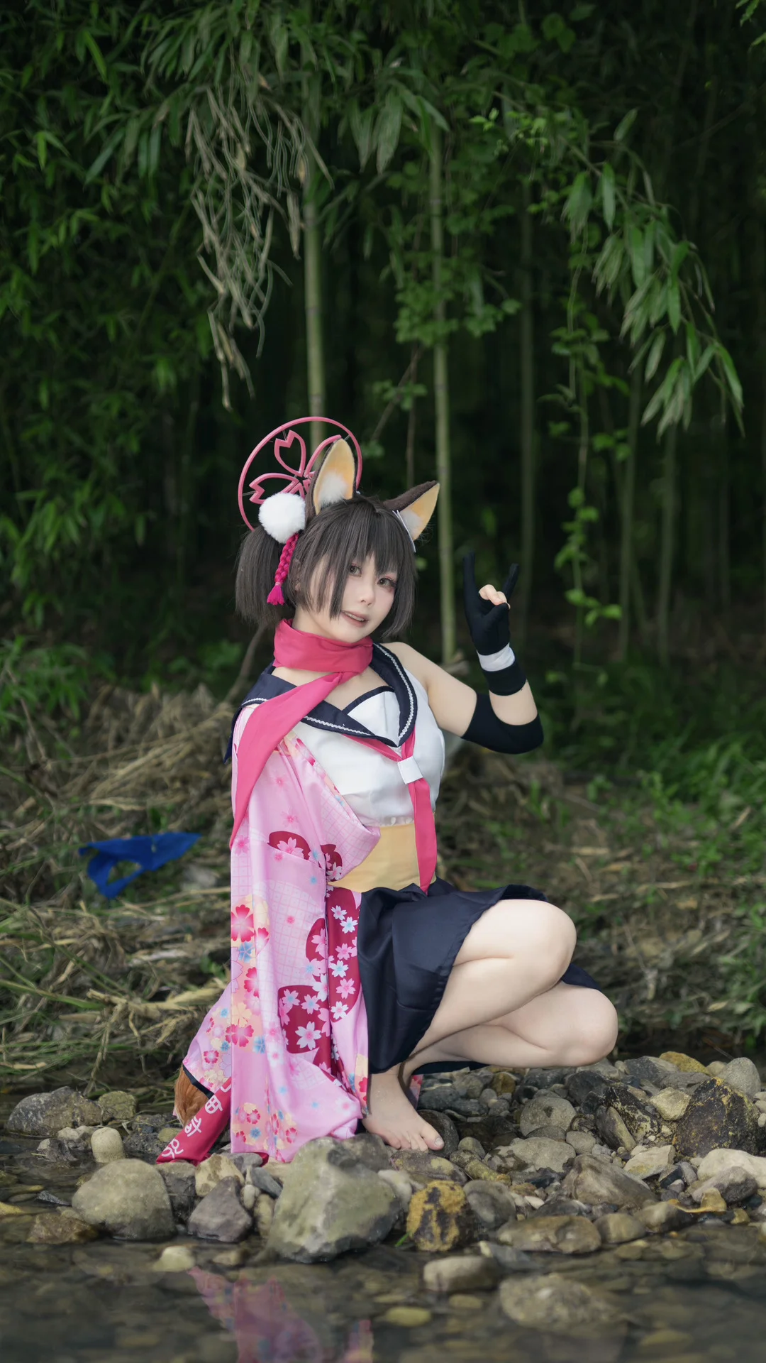 【久田イズナ コスプレ】『ブルーアーカイブ』夏の清流沿い、子狐の躍動する瞬間 - 7 枚目