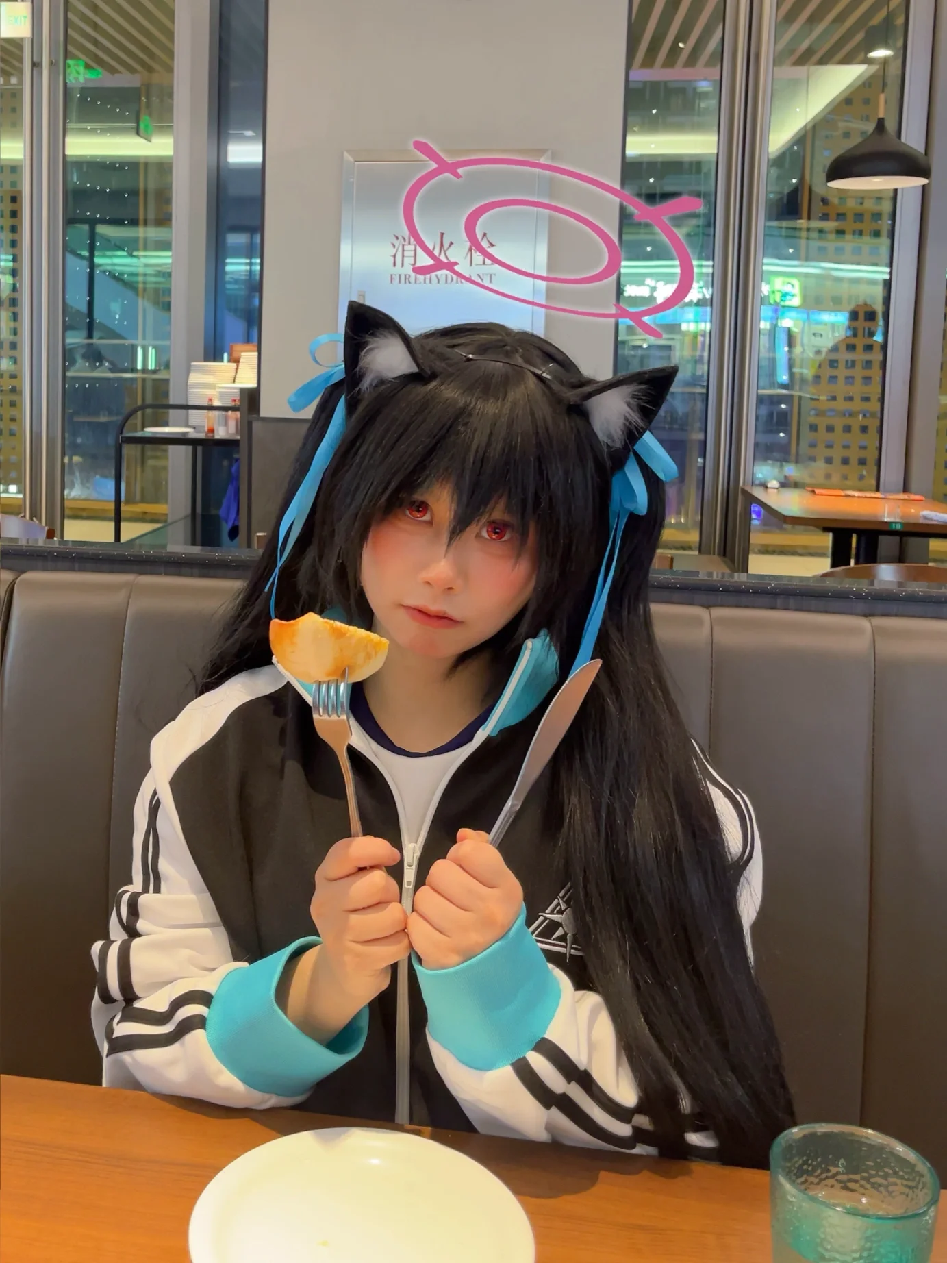 【黑见芹香cos】碧蓝档案的日常，在餐厅里吃个面包