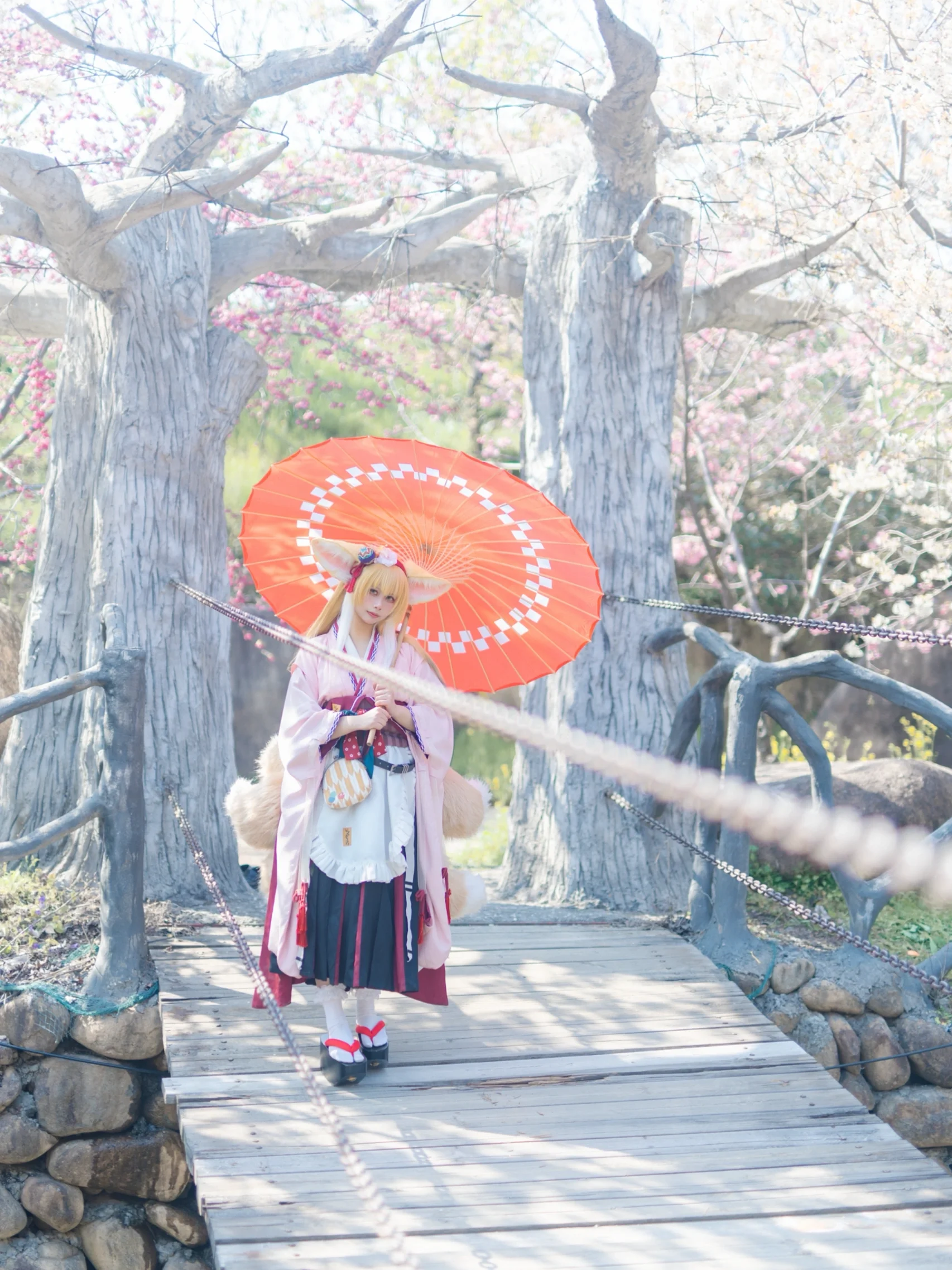 【铃兰cos】明日方舟泡影苍霆，红伞下的春日物语 - 第 4 张