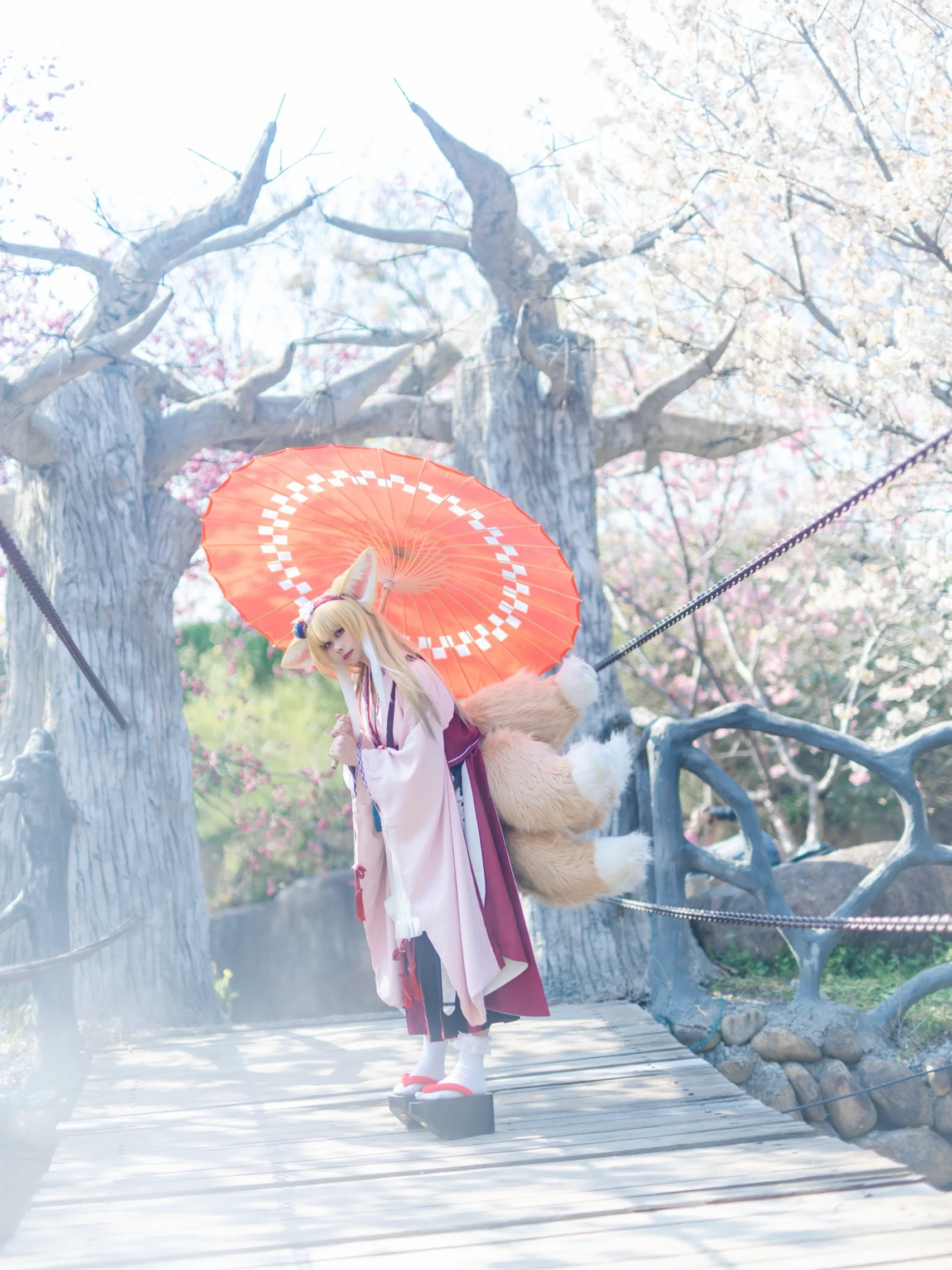 【铃兰cos】明日方舟泡影苍霆，红伞下的春日物语 - 第 5 张