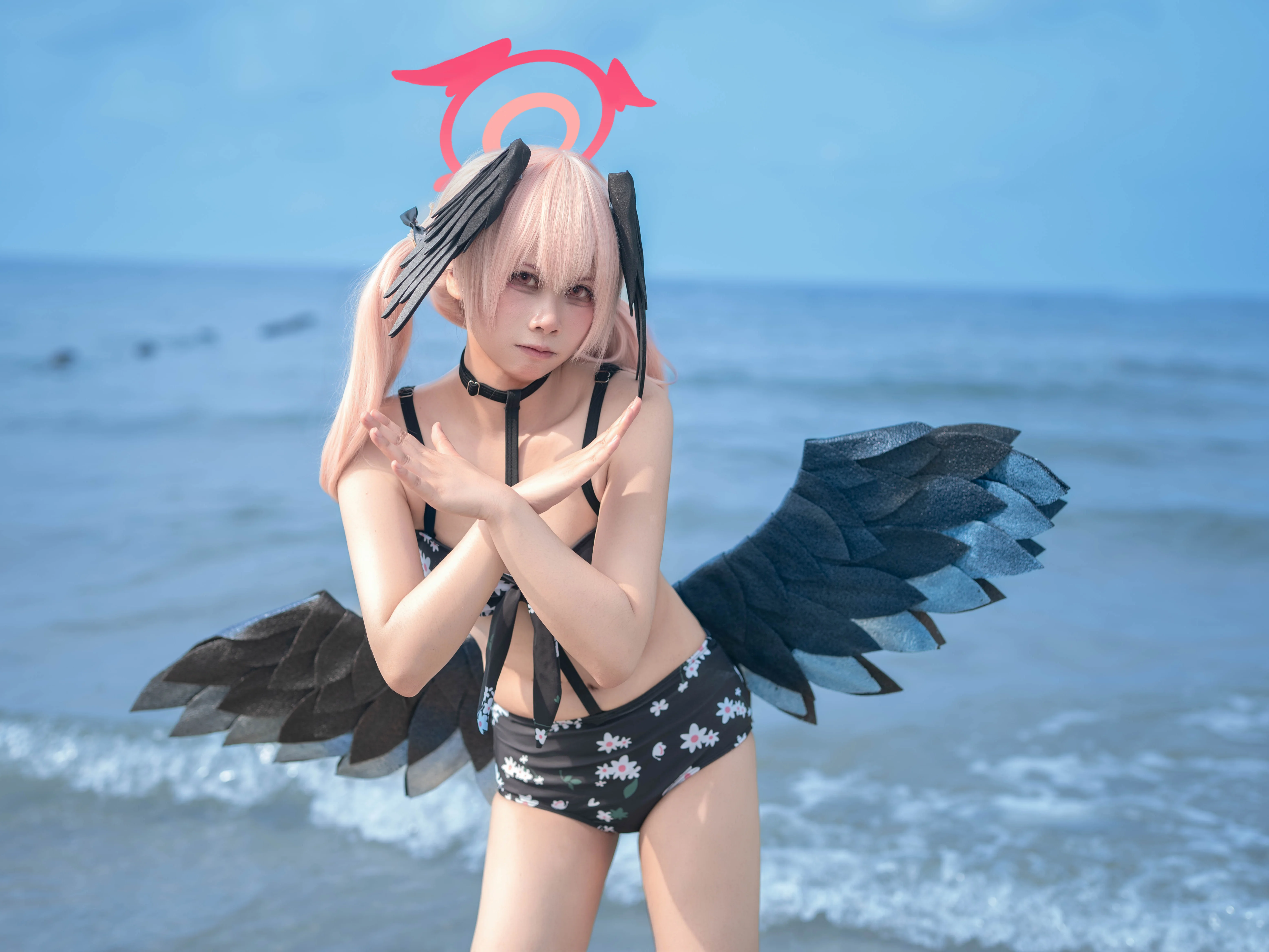 【下江小春cos】碧蓝档案夏日泳装，水边的光晕与黑翼 - 第 3 张