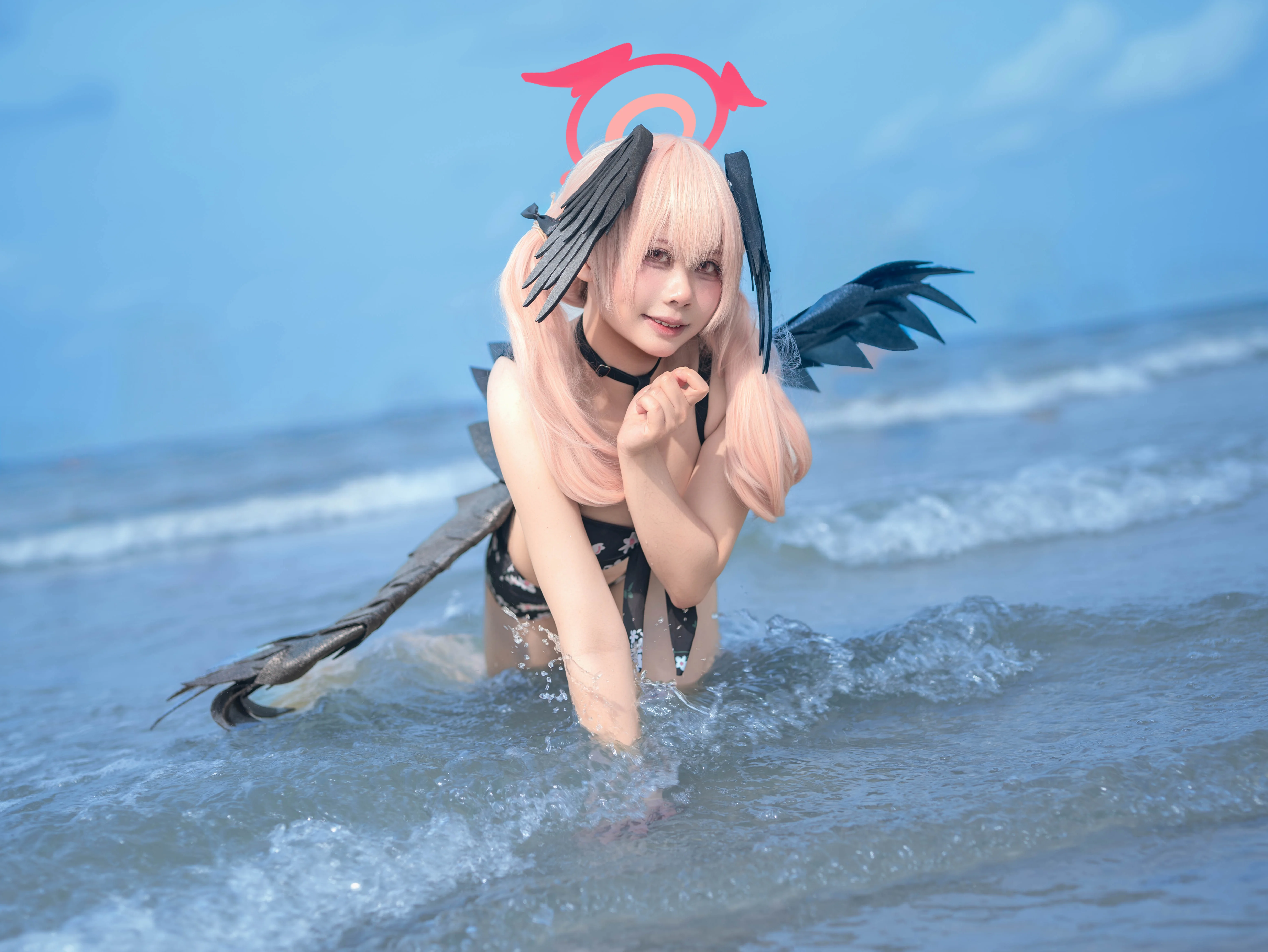 【下江小春cos】碧蓝档案夏日泳装，水边的光晕与黑翼 - 第 4 张