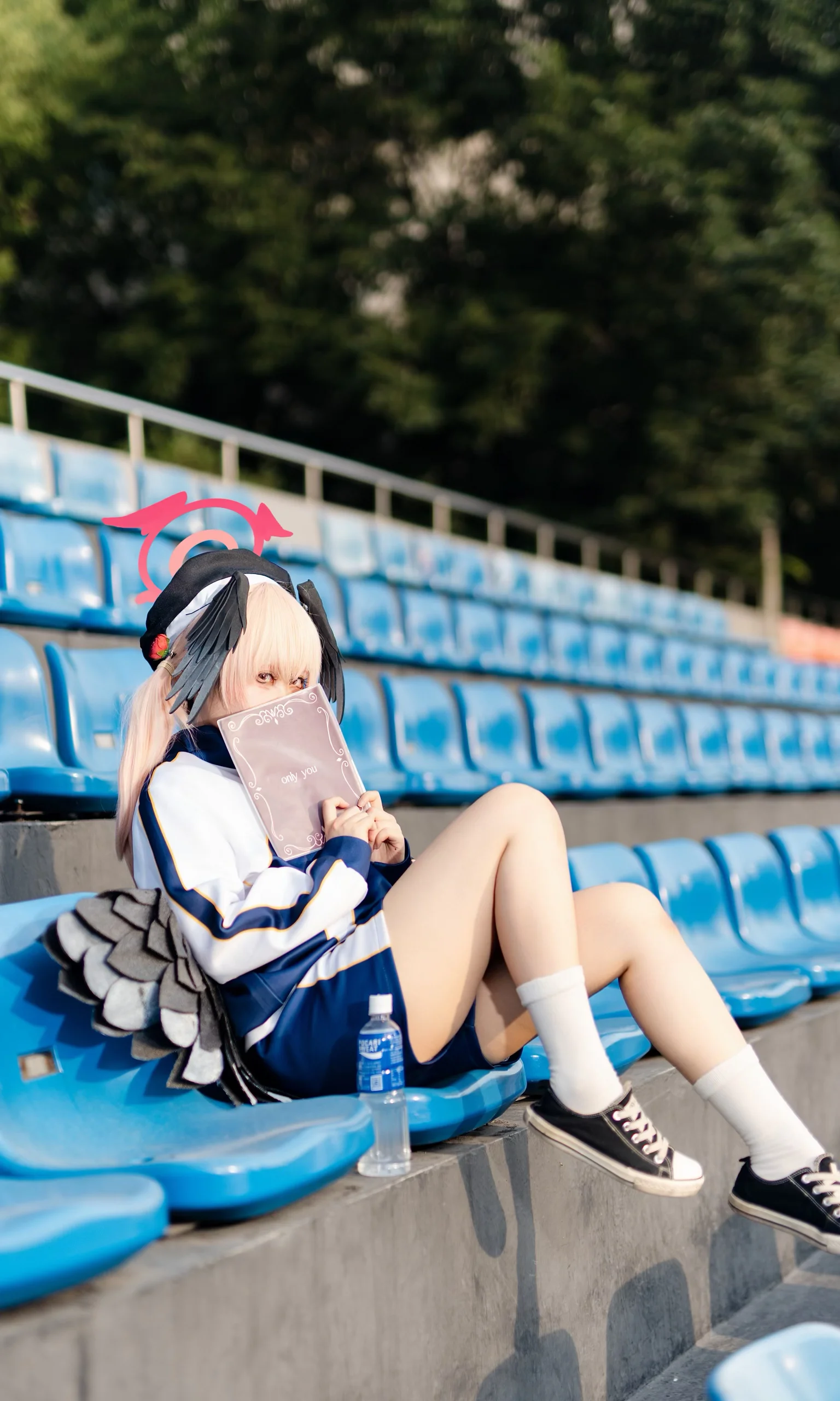 【下江小春cos】换上蔚蓝档案的体操服，在操场阶梯上一起休息一下吧