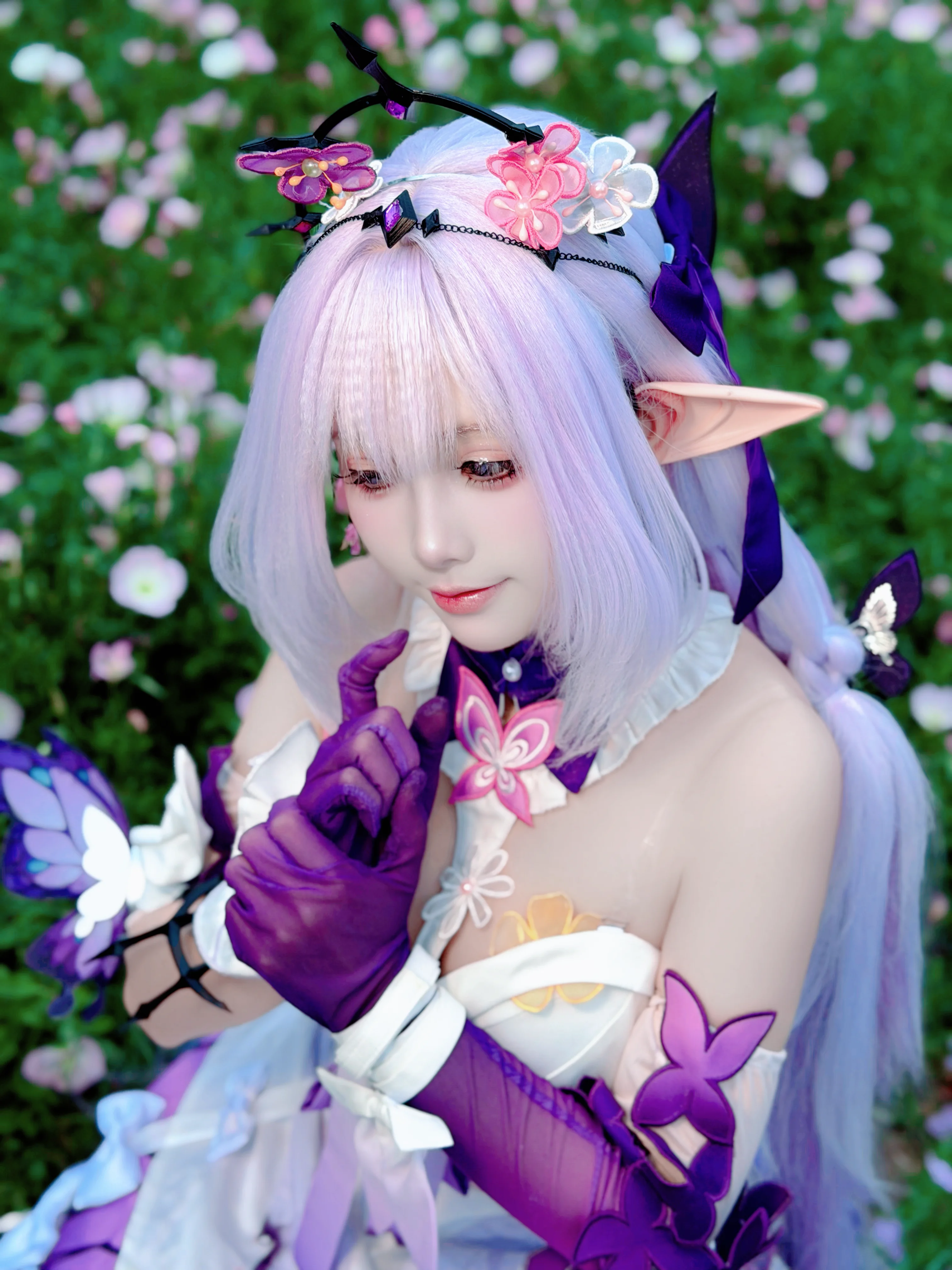 【遐蝶cos】月见草花丛中的精灵，崩坏星穹铁道的温柔瞬间 - 第 1 张