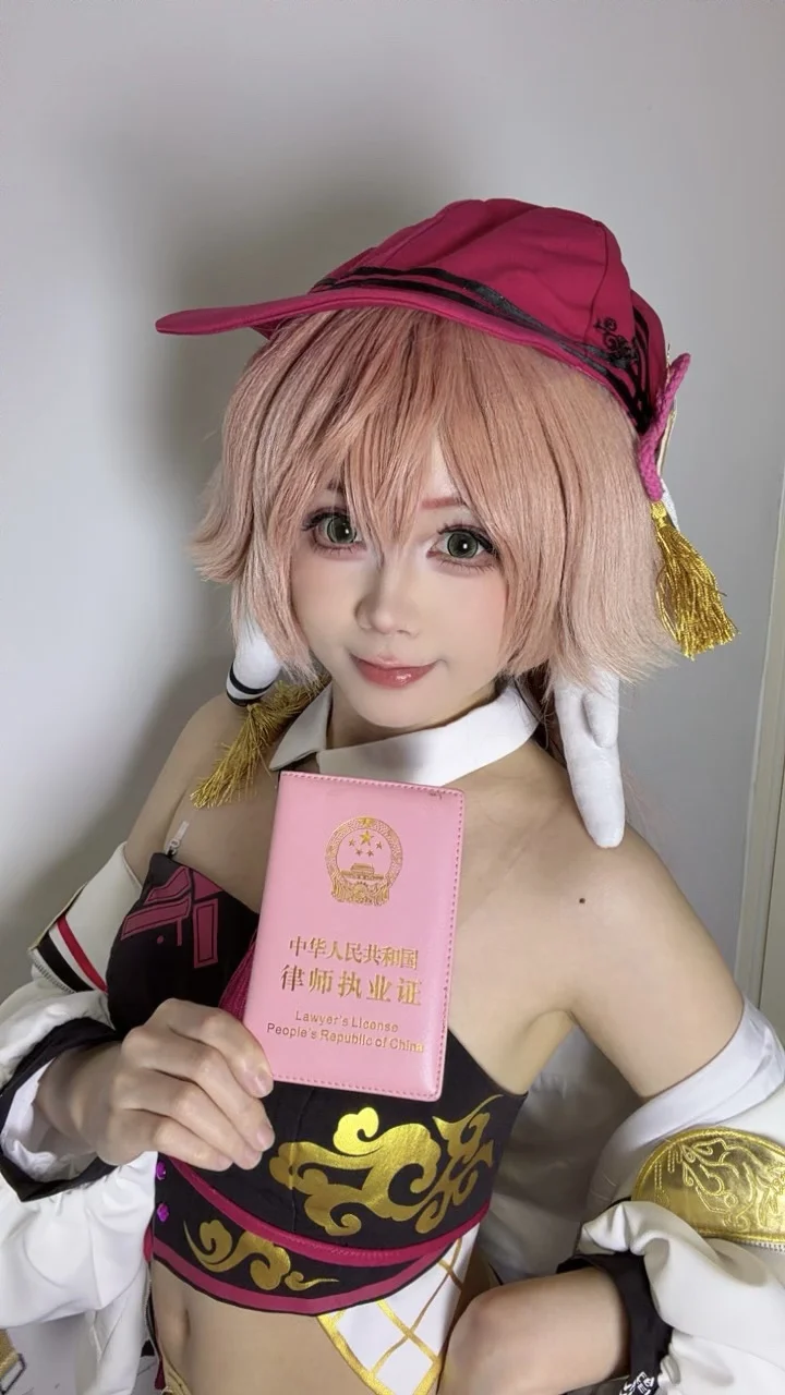 【烟绯cos】在璃月办案看7600页证据，这就是二次元律师的日常