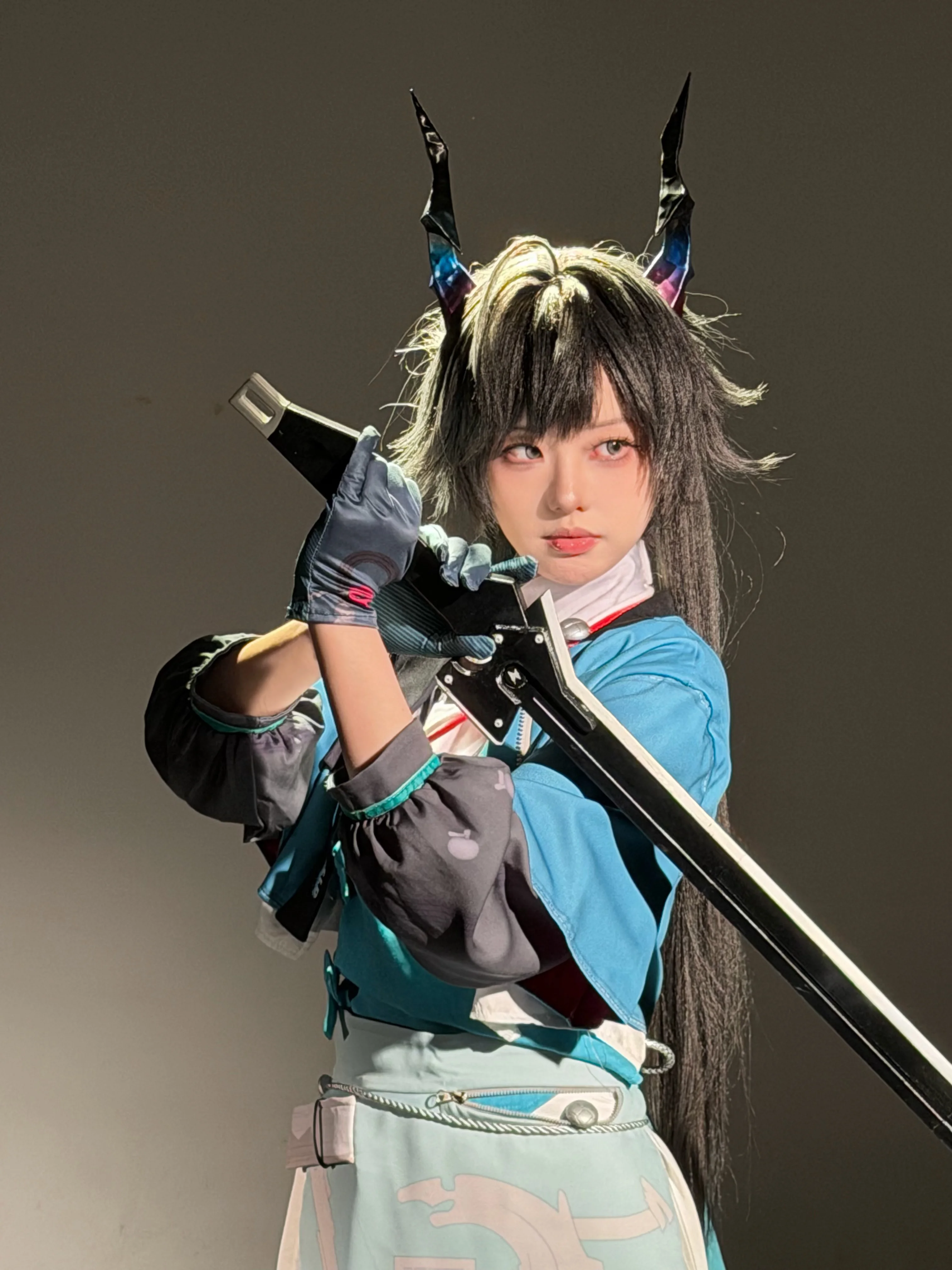 【陈千语cos】挥剑断天涯，明日方舟终末地的干练战术风 - 第 2 张