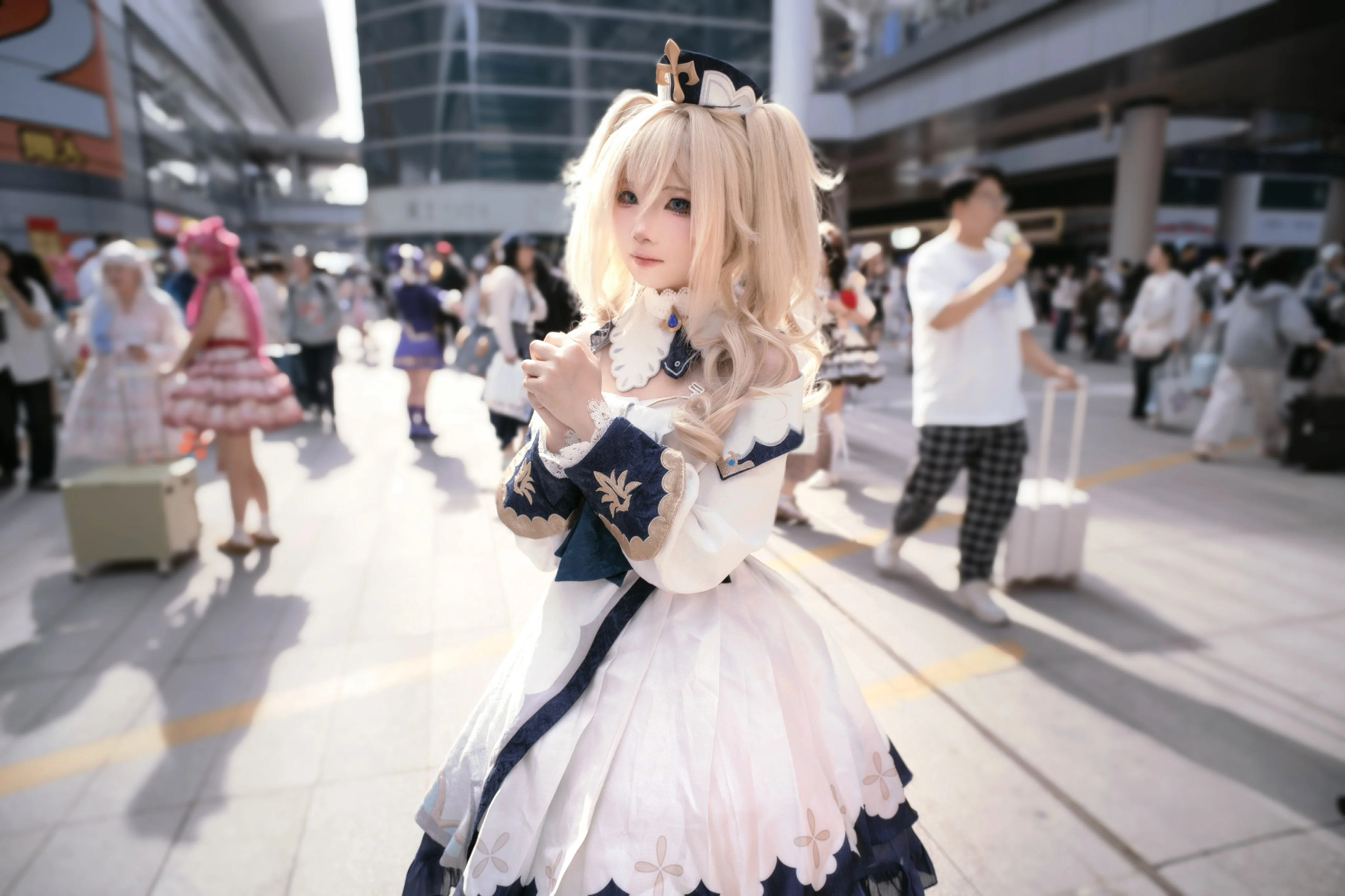 【芭芭拉cos】原神里的治愈系，阳光下的祈祷时刻