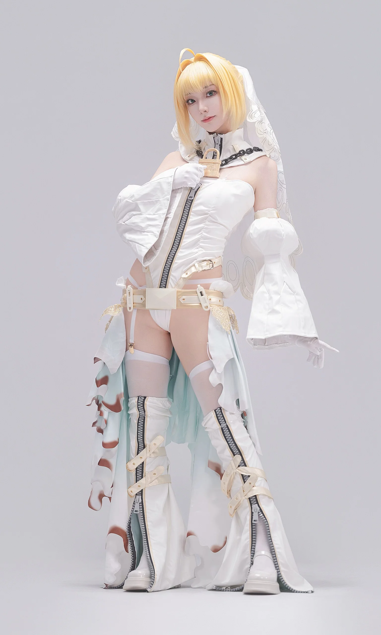 【尼禄cos】FGO里的白铠少女，来一点小小的二次元震撼 - 第 1 张
