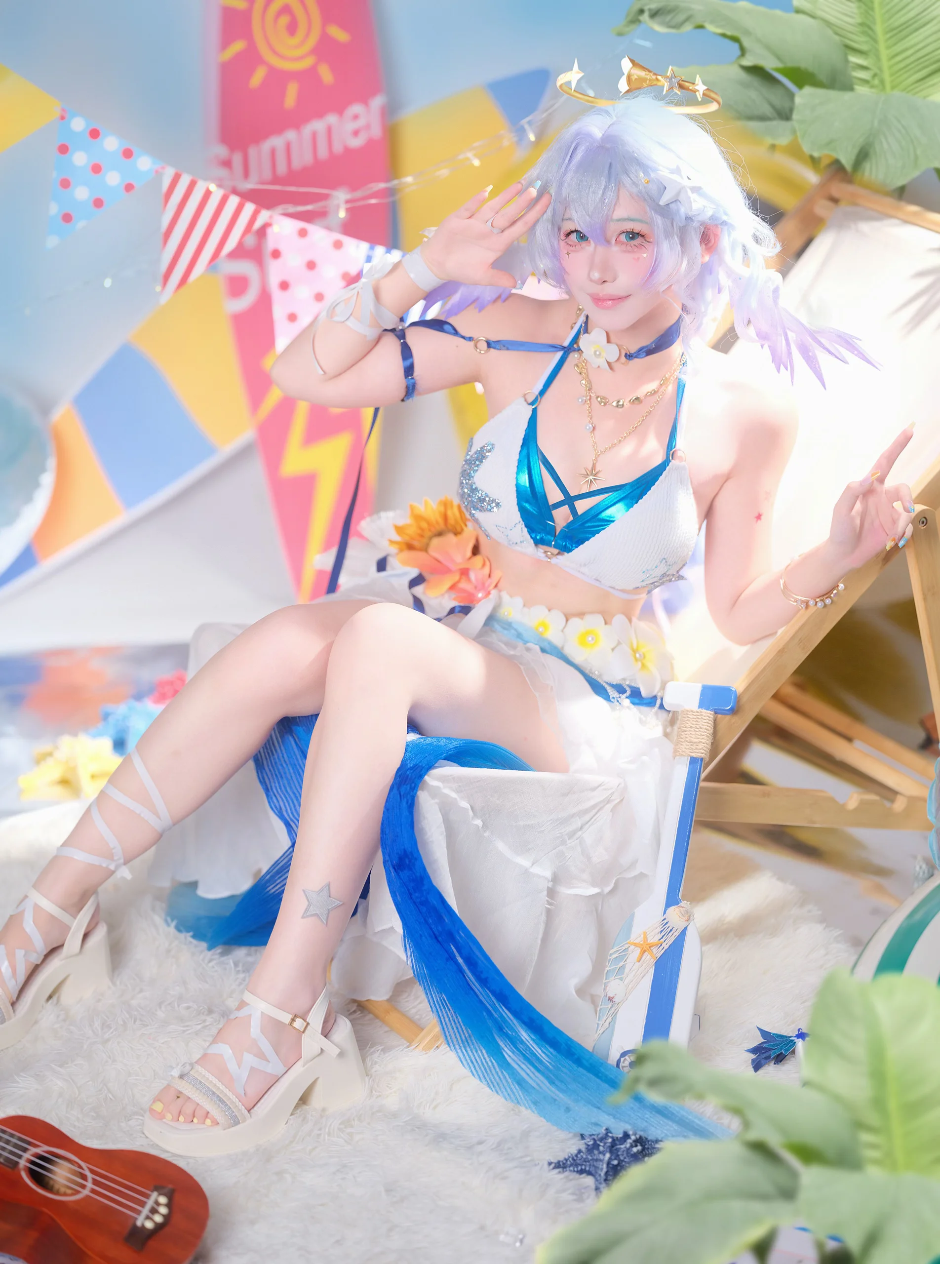 【知更鸟cos】星穹铁道夏日写真，阳光沙滩上的小鸟