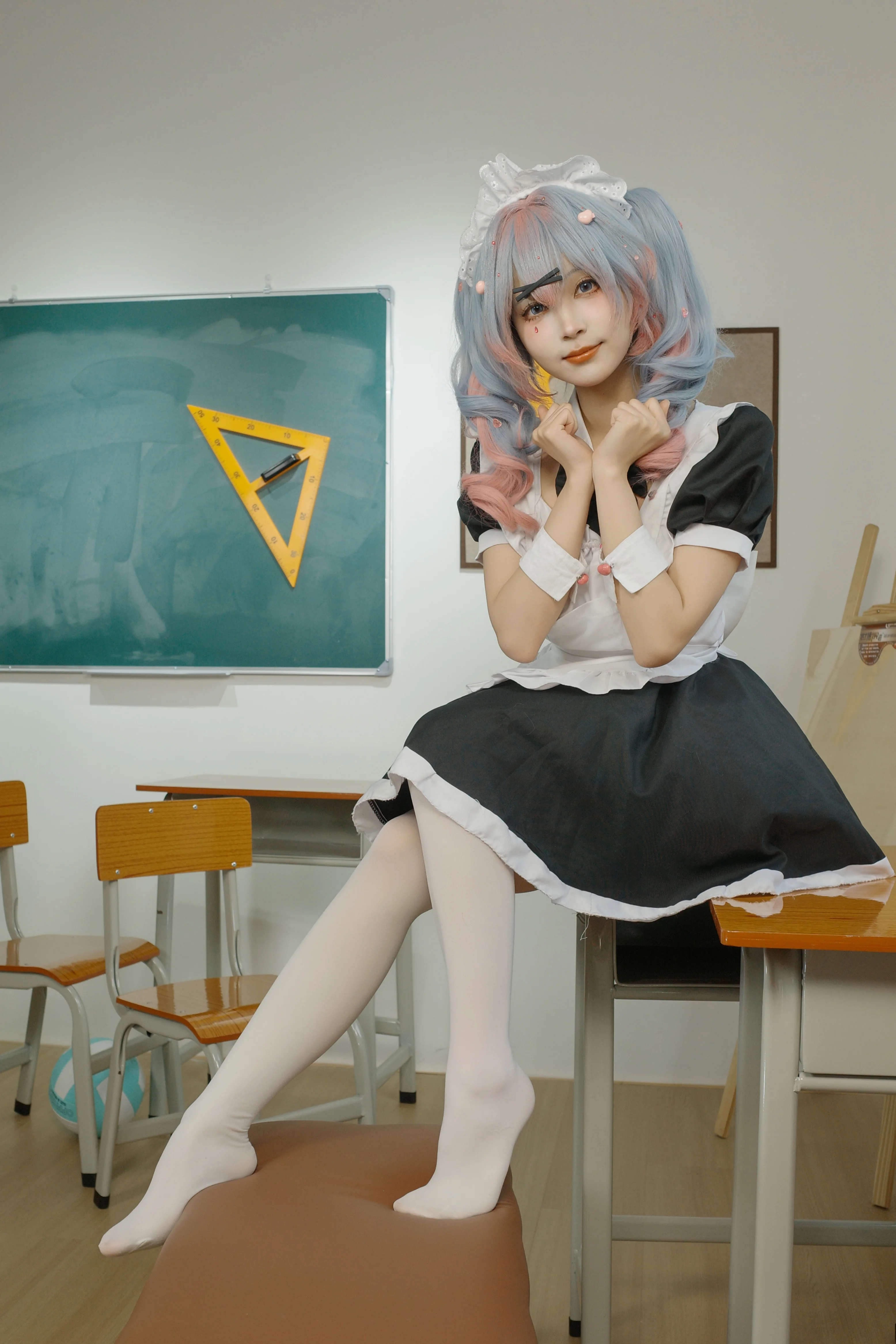 在教室里拍一组女仆，理光负片太有感觉了 - 第 10 张