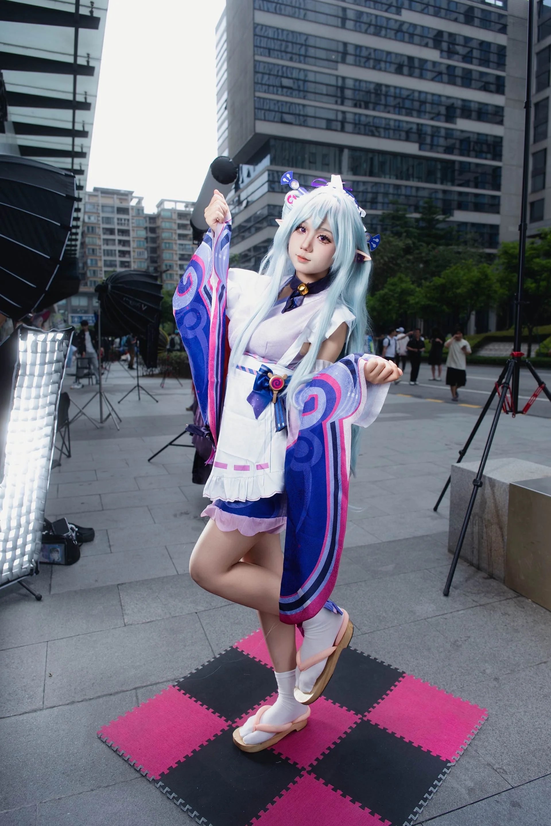 【梦见月瑞希cos】原神里的灵动诊疗师，户外抓拍纪实