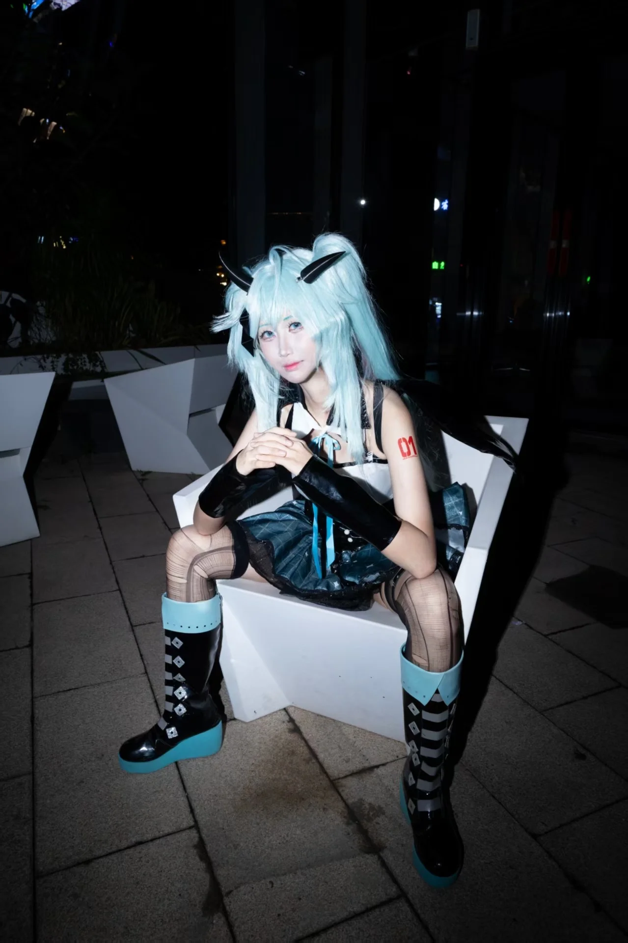【初音cos】华乔城夜色里的Vocaloid造型细节