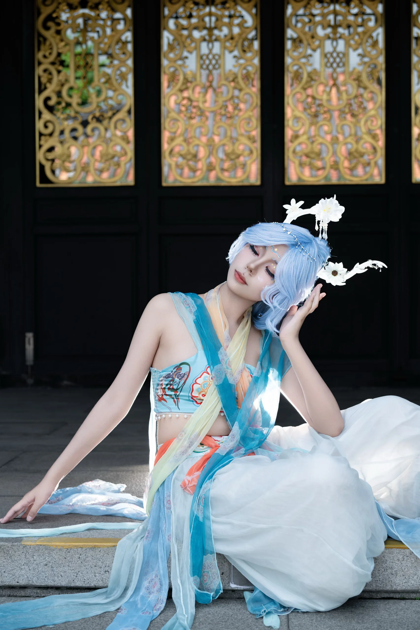 [Priestess cosplay] Blue and White Light and Shadow in the Ancestral Temple - Image 1