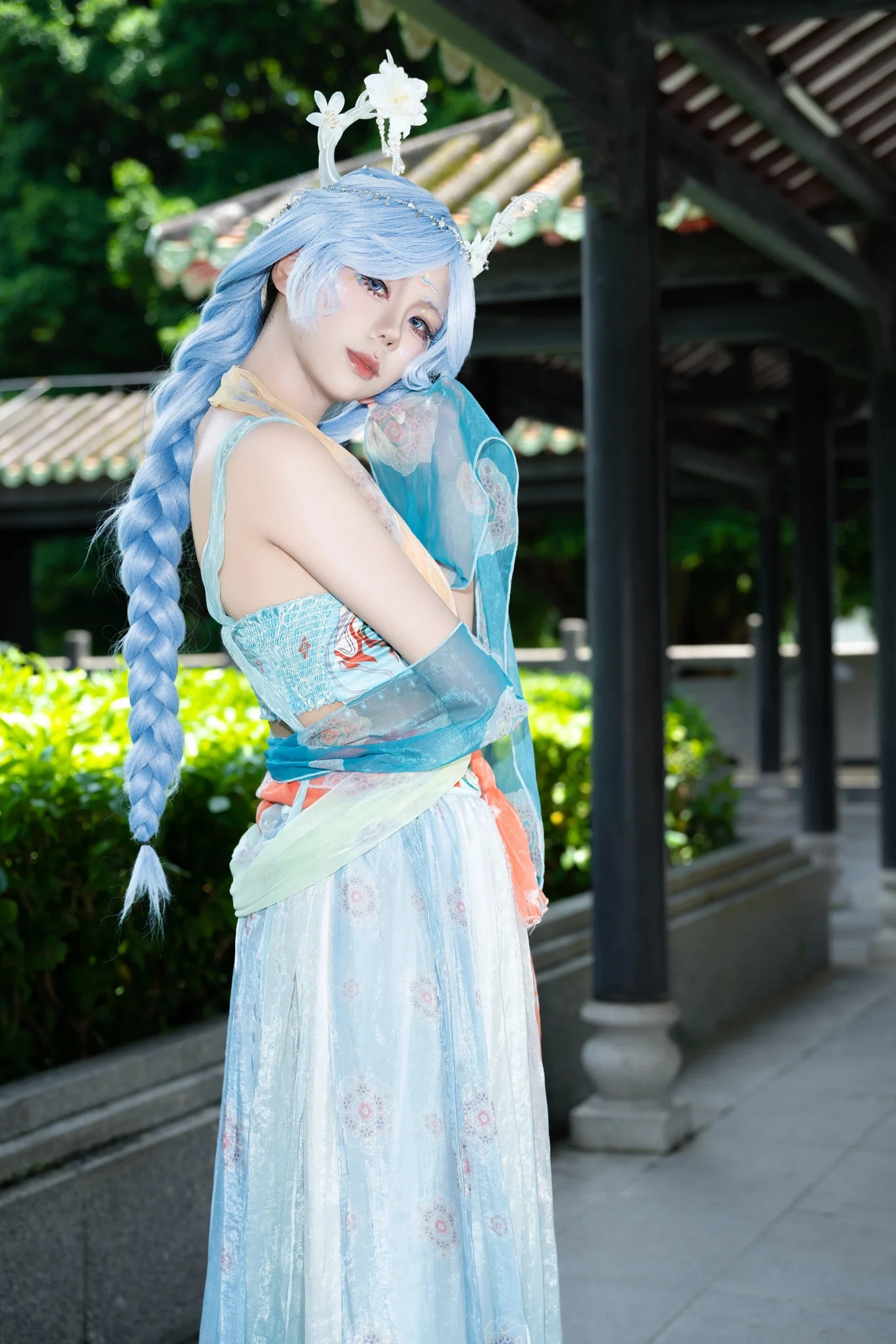 [Priestess cosplay] Blue and White Light and Shadow in the Ancestral Temple - Image 2