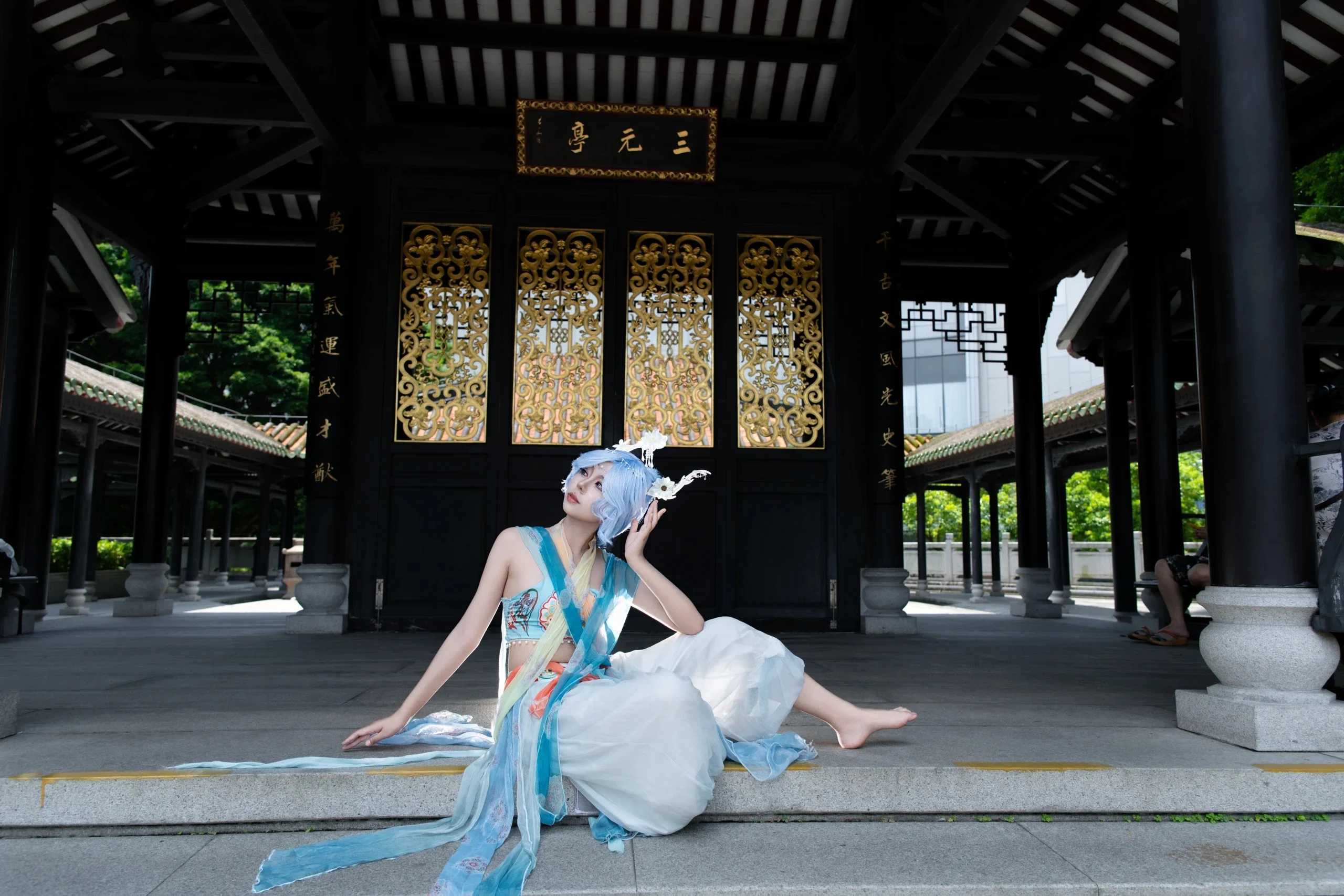[Priestess cosplay] Blue and White Light and Shadow in the Ancestral Temple - Image 3