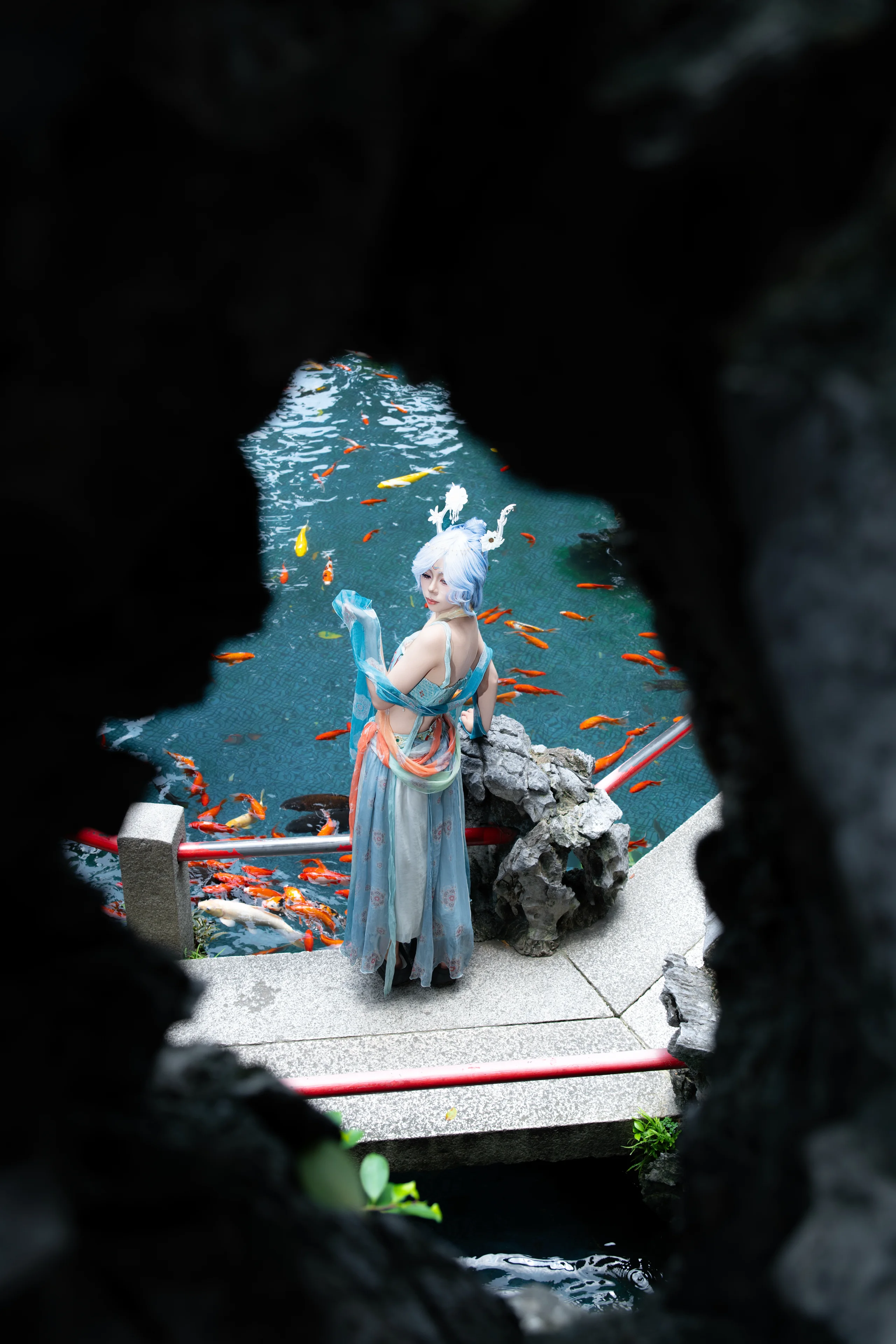 [Priestess cosplay] Blue and White Light and Shadow in the Ancestral Temple - Image 4