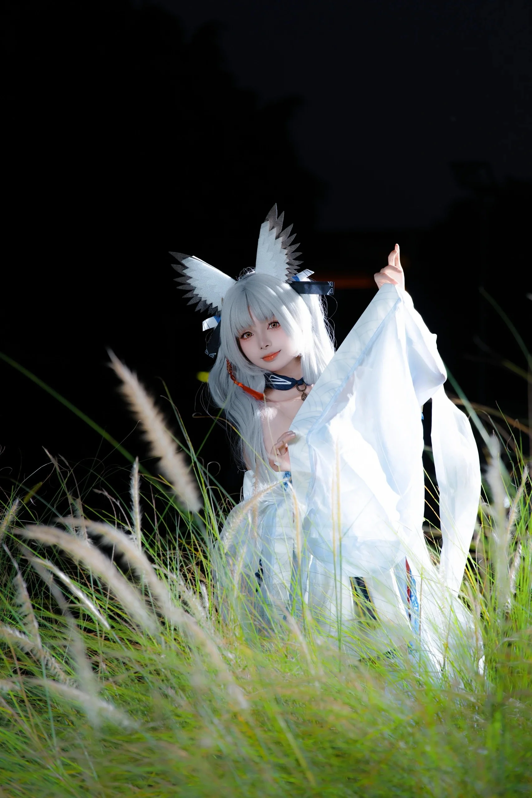 [Ptilopsis Cosplay] Arknights "Touching the Clouds": Grassland & Red Moon Night Outdoor Shoot - Image 1
