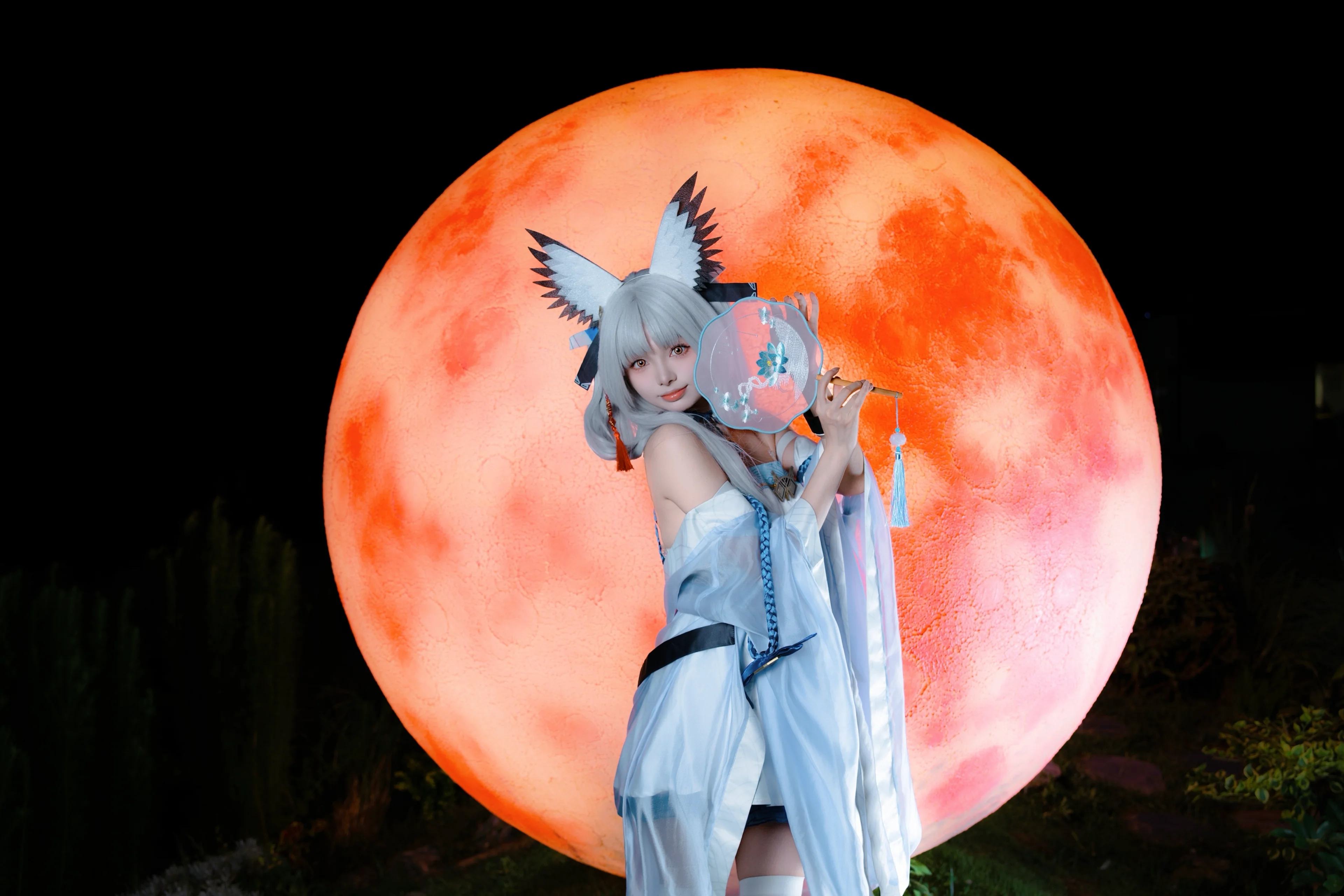 [Ptilopsis Cosplay] Arknights "Touching the Clouds": Grassland & Red Moon Night Outdoor Shoot - Image 6