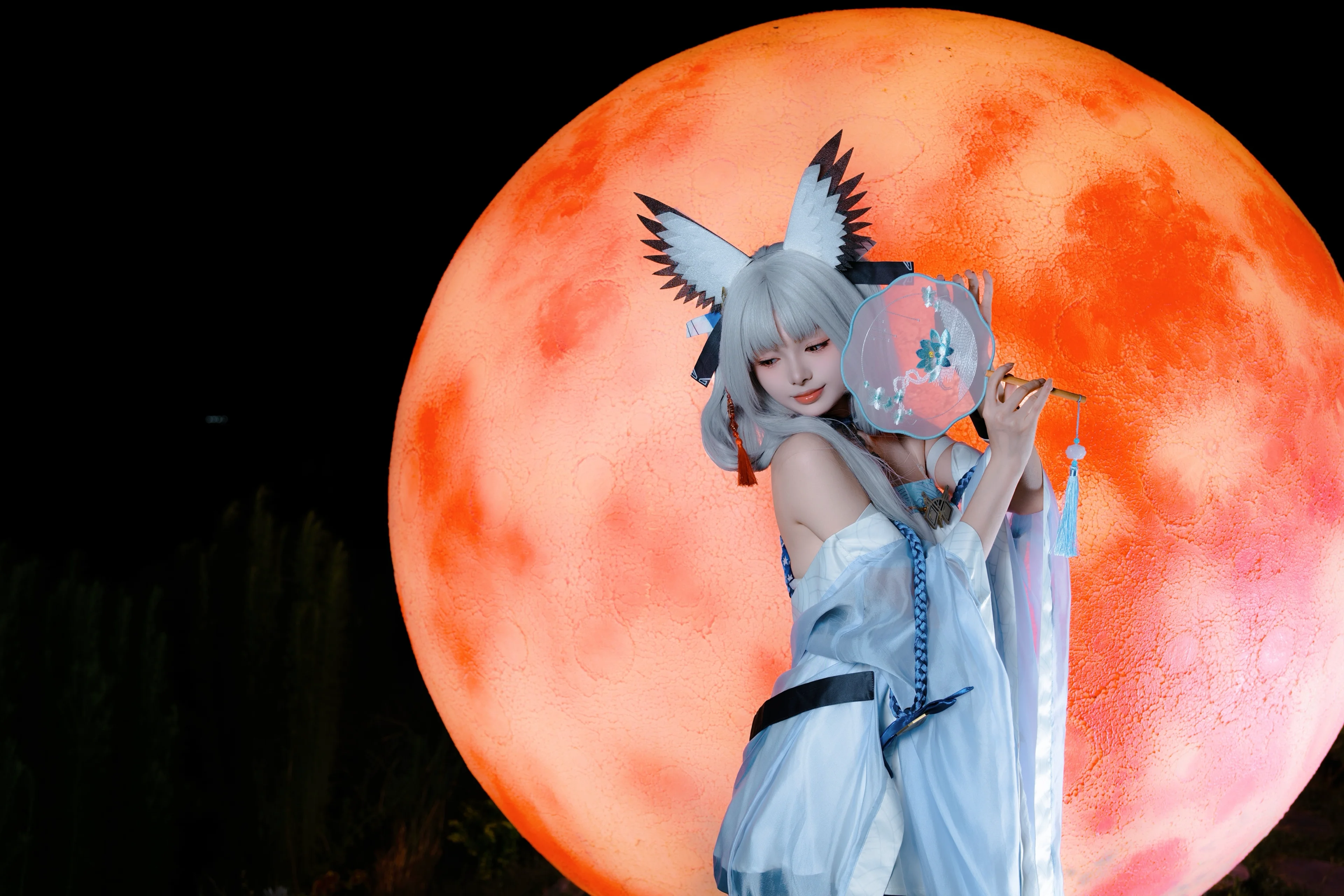 [Ptilopsis Cosplay] Arknights "Touching the Clouds": Grassland & Red Moon Night Outdoor Shoot - Image 7