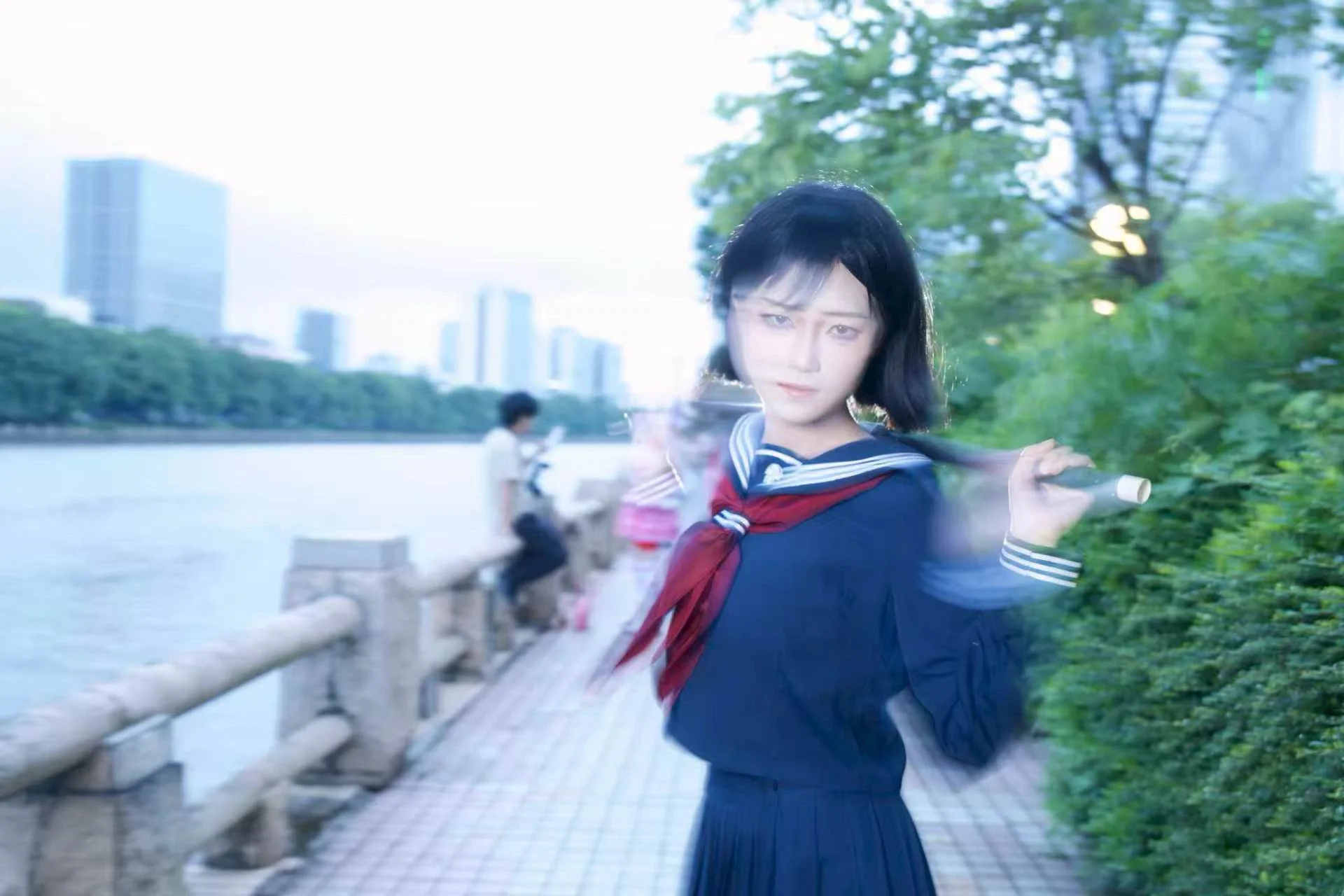 【深水雏子cos】广州萤火虫夜拍，手持管道武器释放角色张力 - 第 3 张