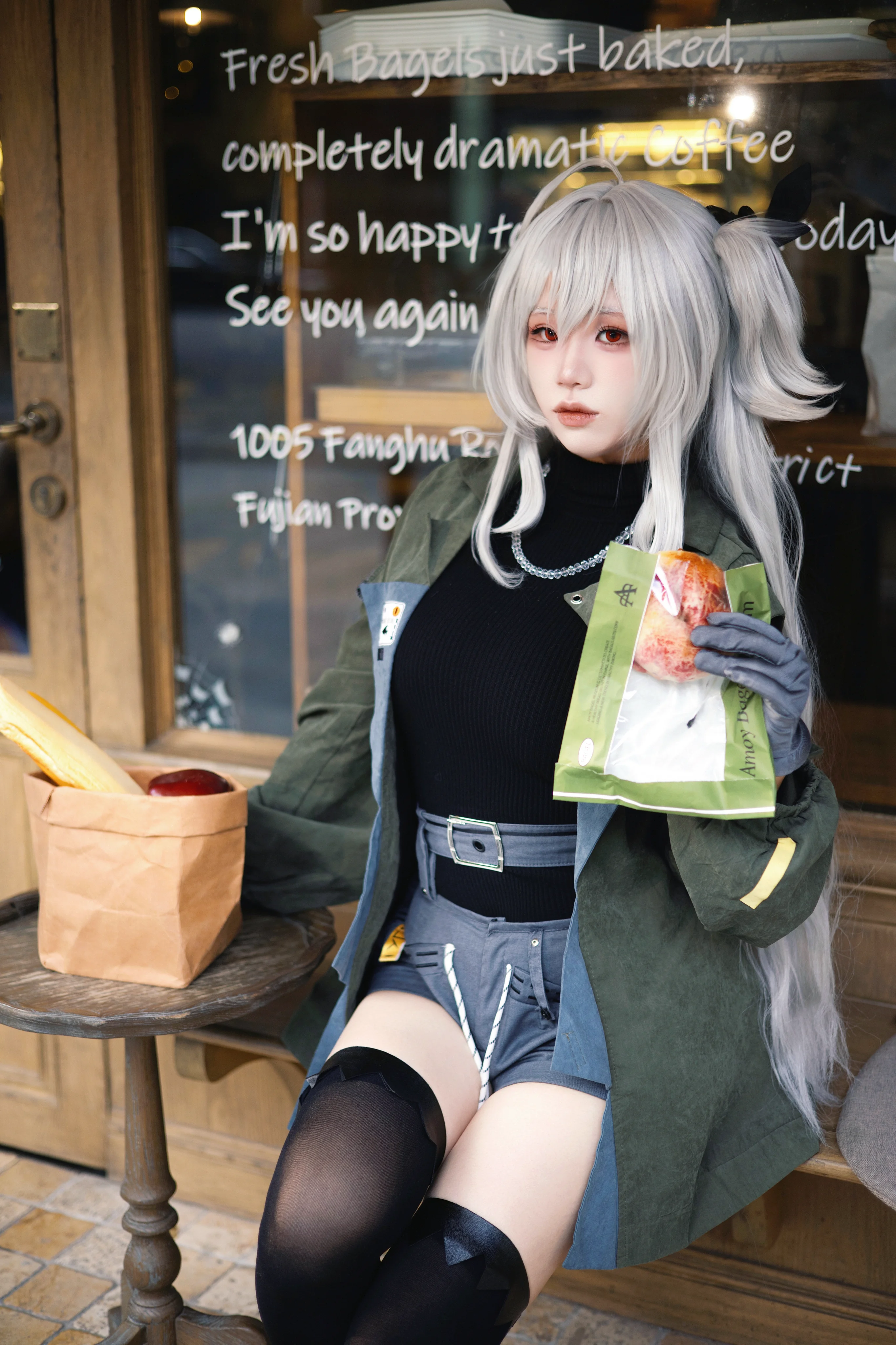 【斯卡蒂cos】慵懒午后，面包店与街角的闲适时光