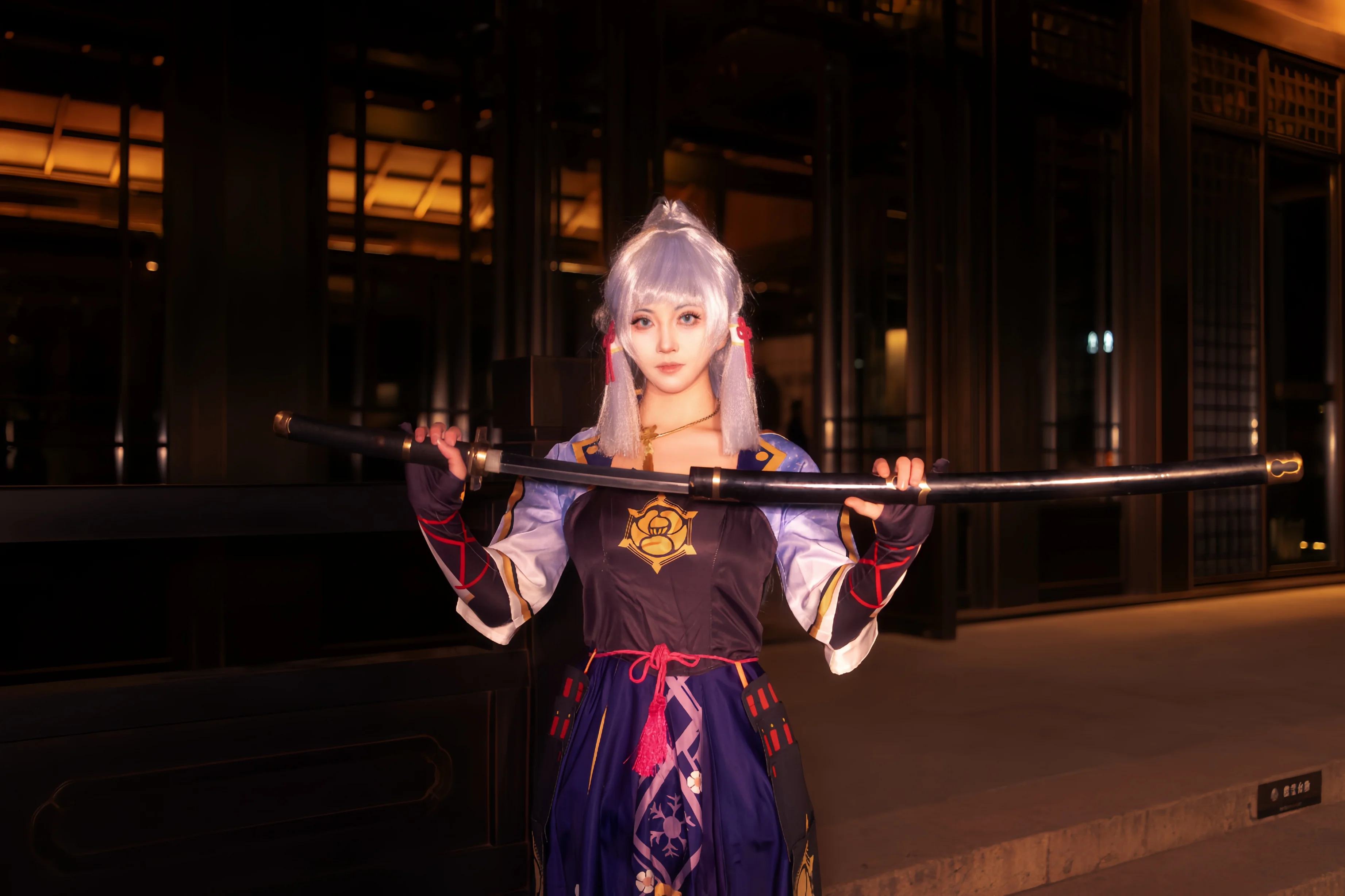 【神里绫华cos】夜色中的白鹭，太刀出鞘的身姿 - 第 1 张