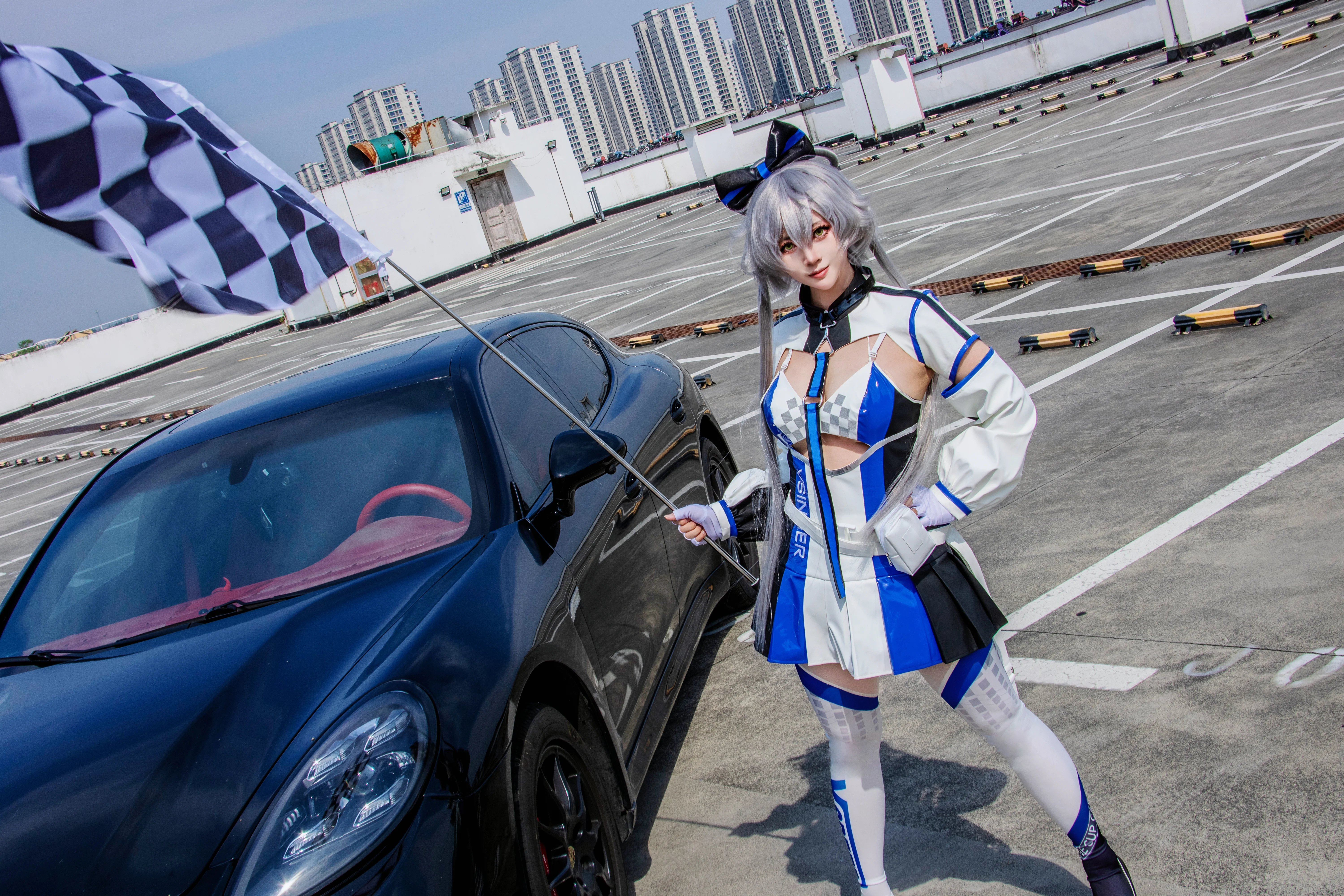 【洛天依cos】黑車與方格旗，頂樓停車場的賽道時刻 - 第 5 張