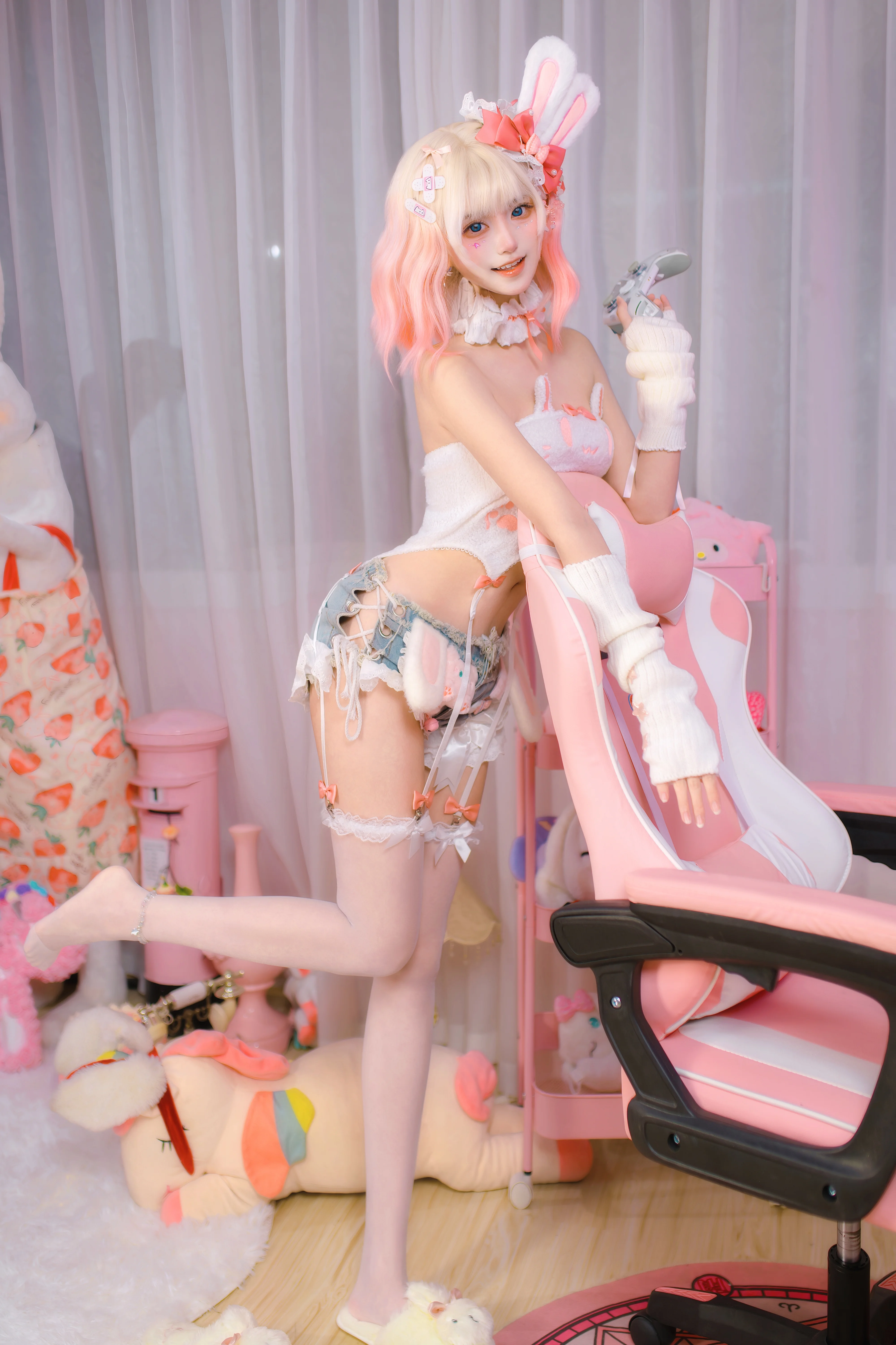 The Stay-at-Home Routine of a Pink and White Rabbit-Eared E-Sports Girl - Image 3