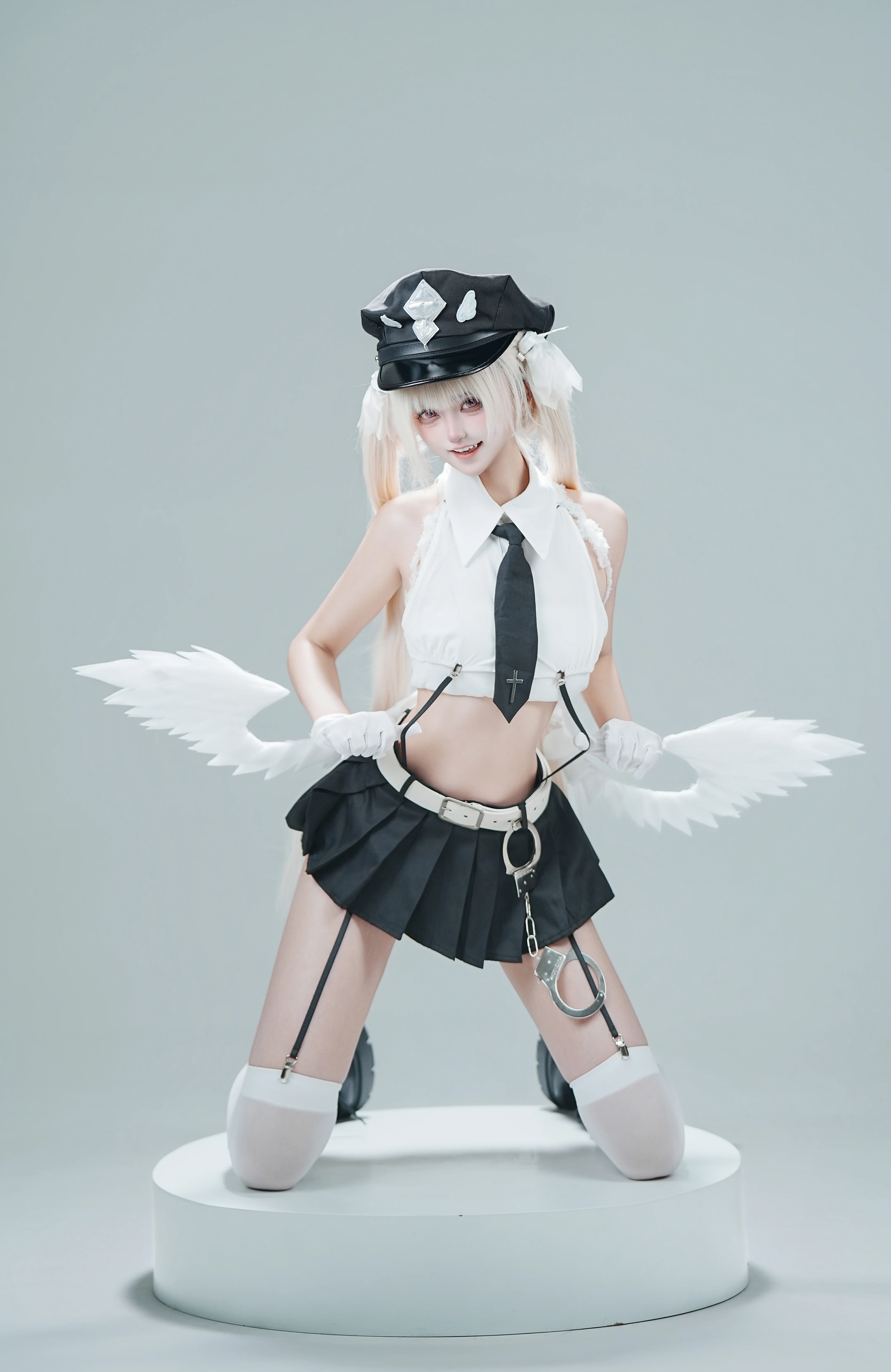 【CARNEADEScos】rurudo笔下的天使女警，黑白调性的纯粹演绎 - 第 2 张