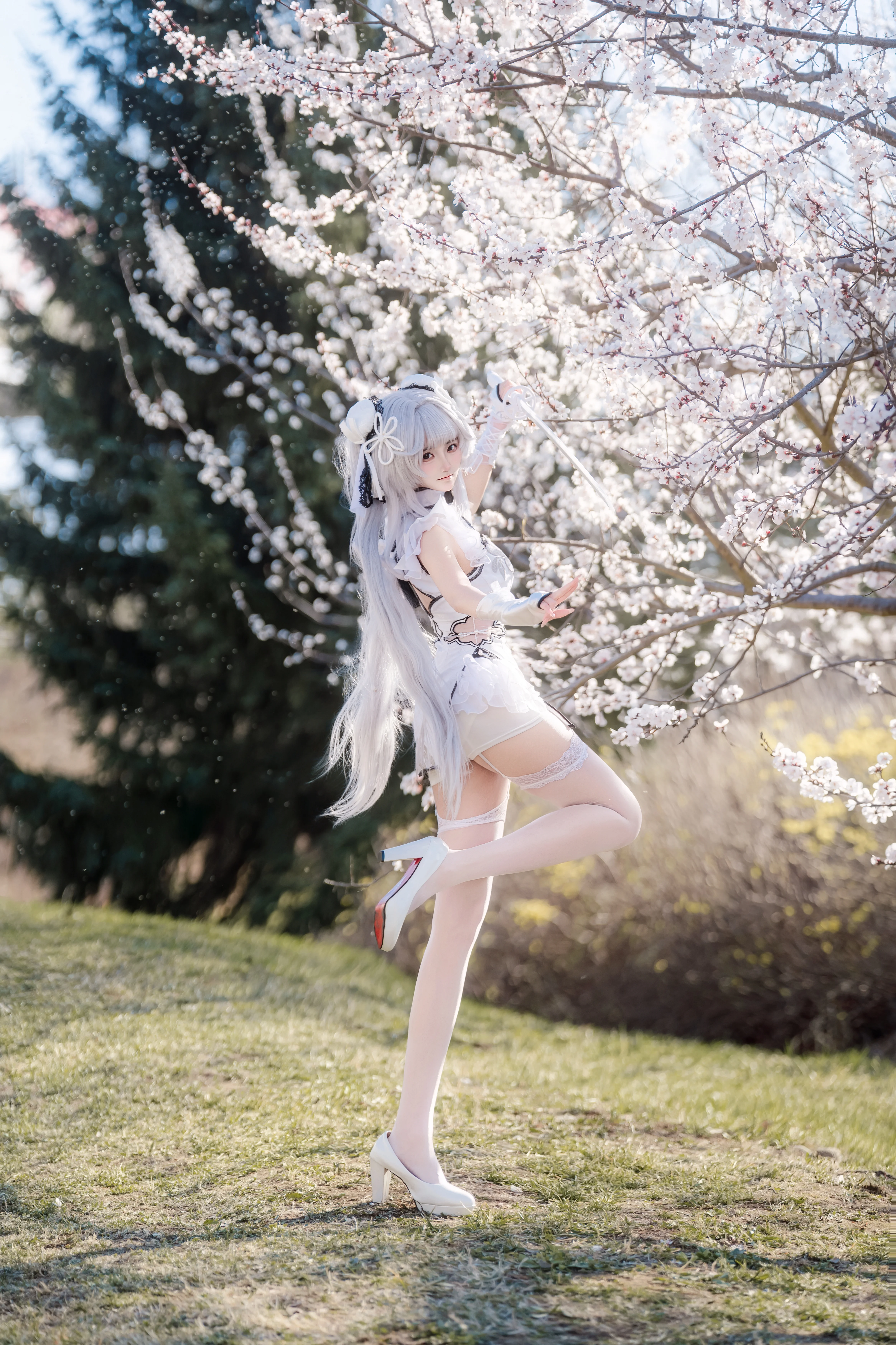 【殷紫萍cos】玉髓冰心，花季外景里的白与光
