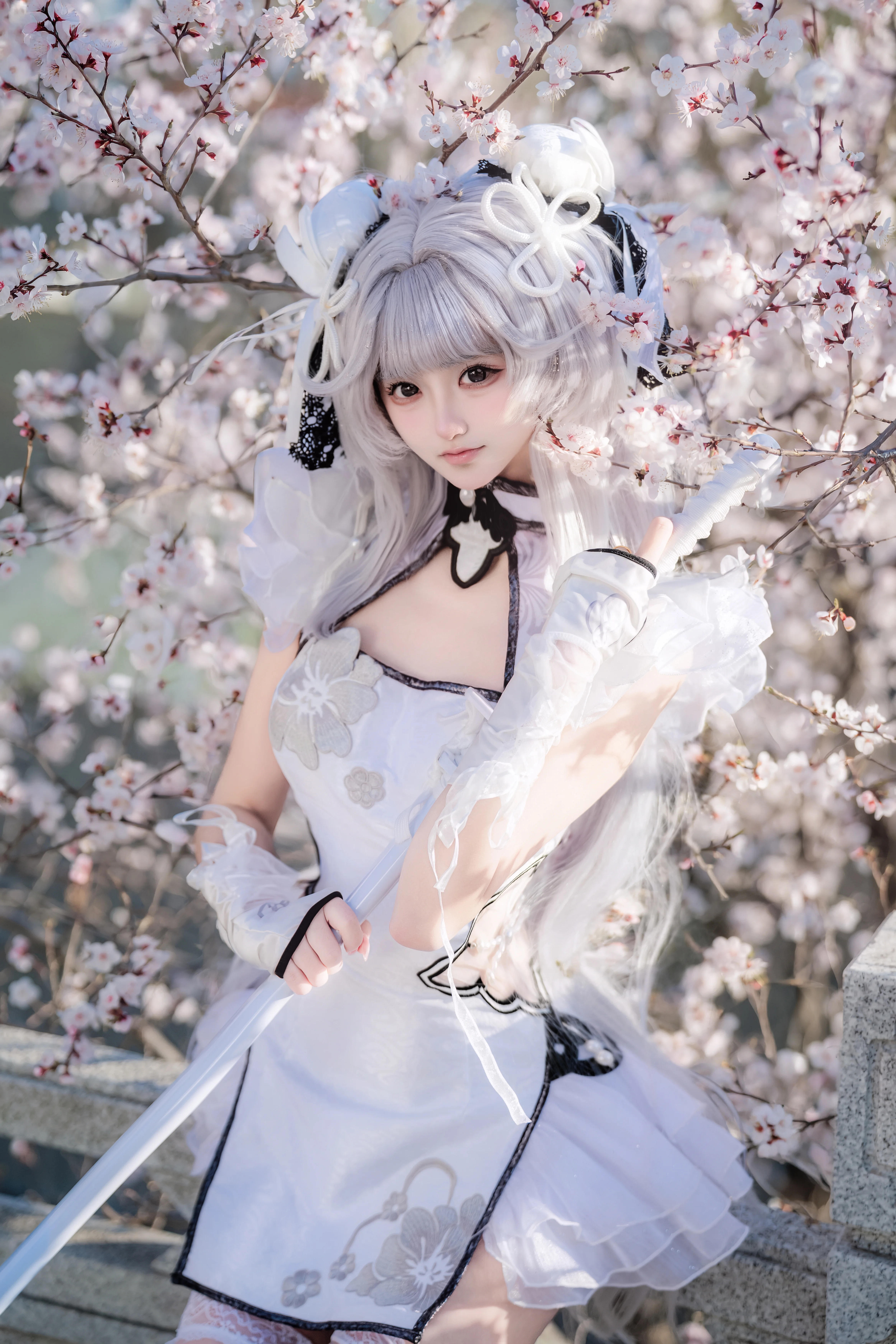 [Yin Ziping Cosplay] Chalcedony Ice Core: The White and Light within a Flower Season Location Shoot - Image 3