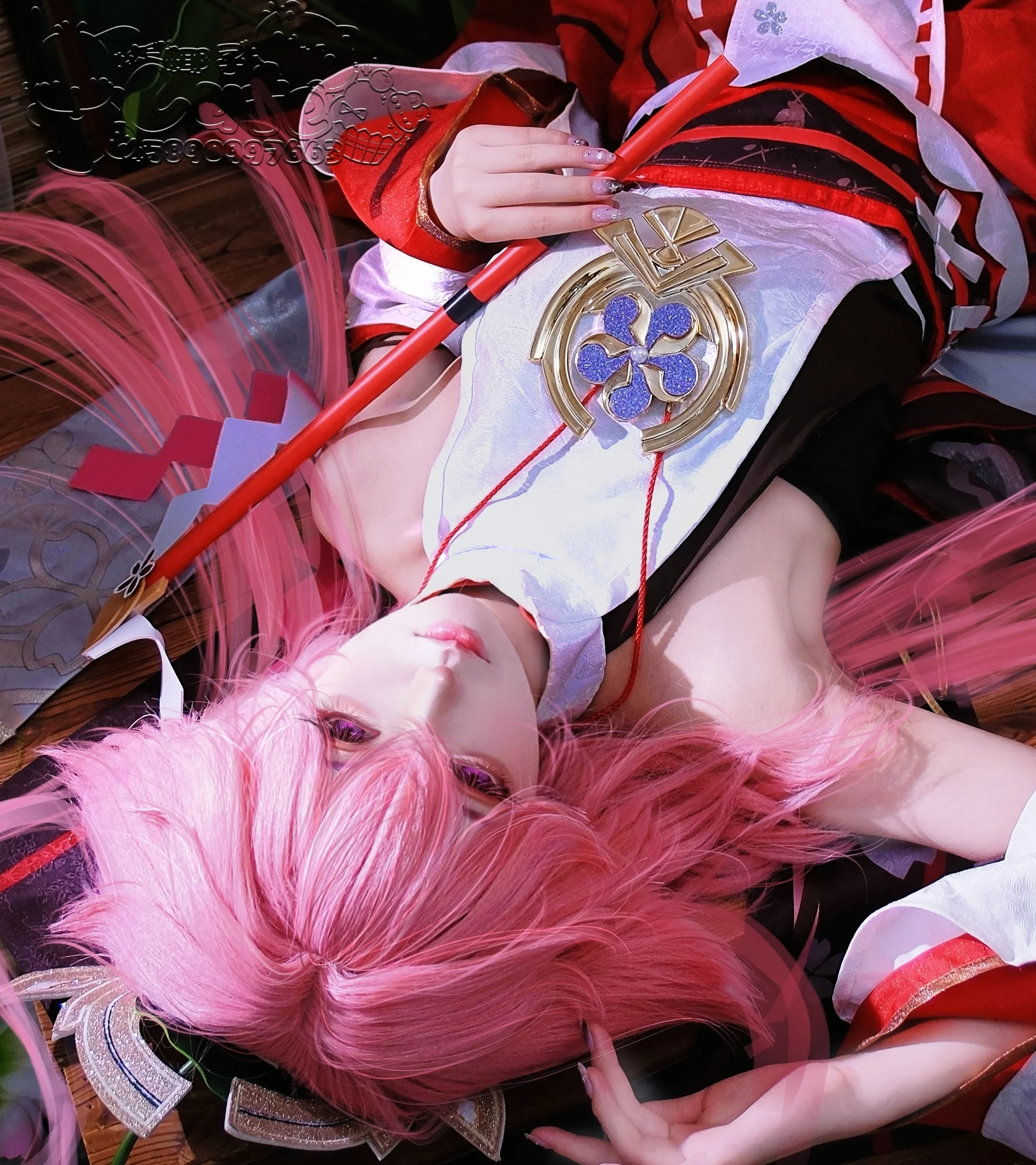 [Yae Miko Cosplay] Pink Long Hair in Genshin Impact: Frozen in a Serene Moment