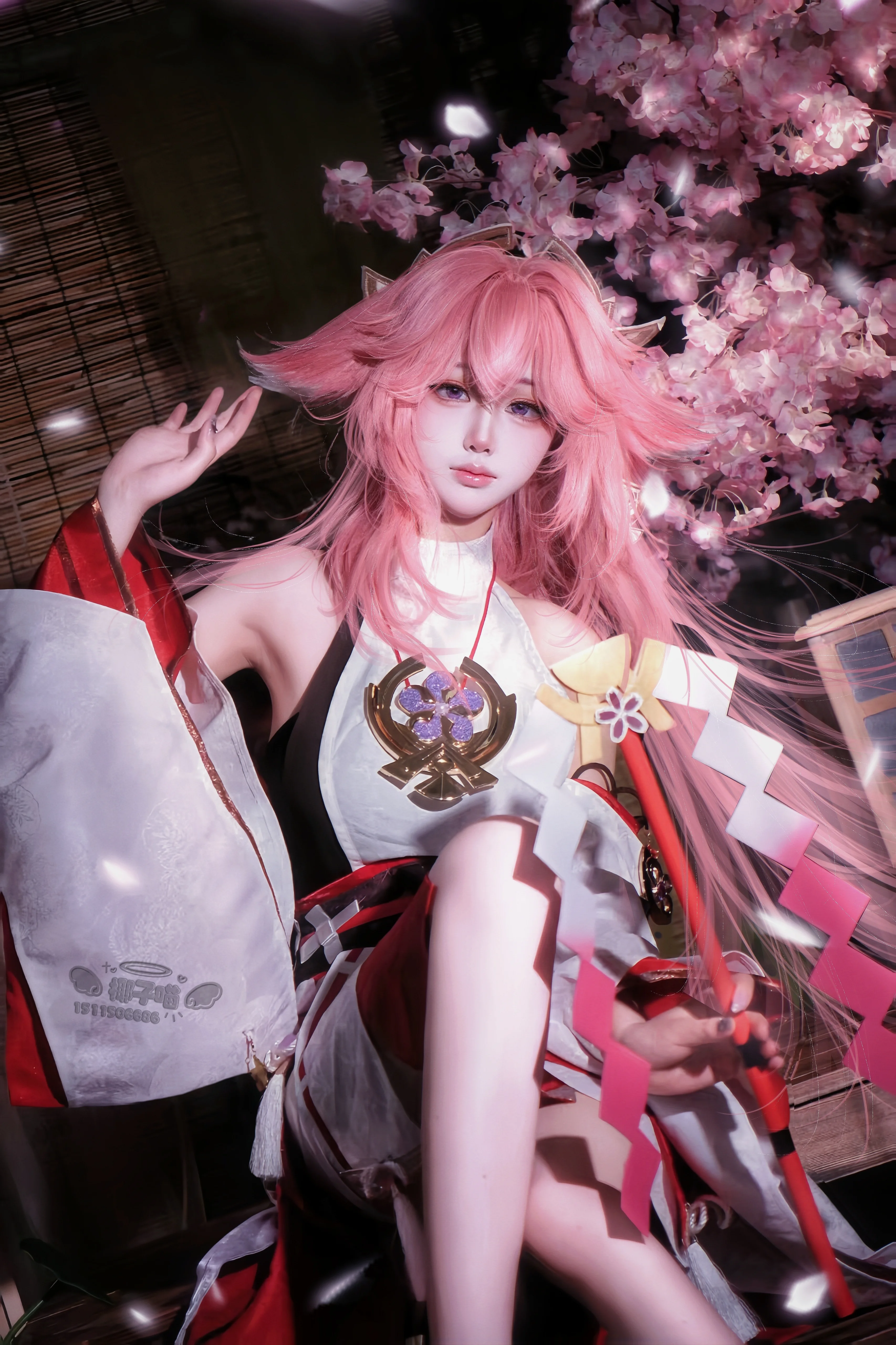 【八重神子cos】粉色长发与樱花，原神神社中的一抹亮色