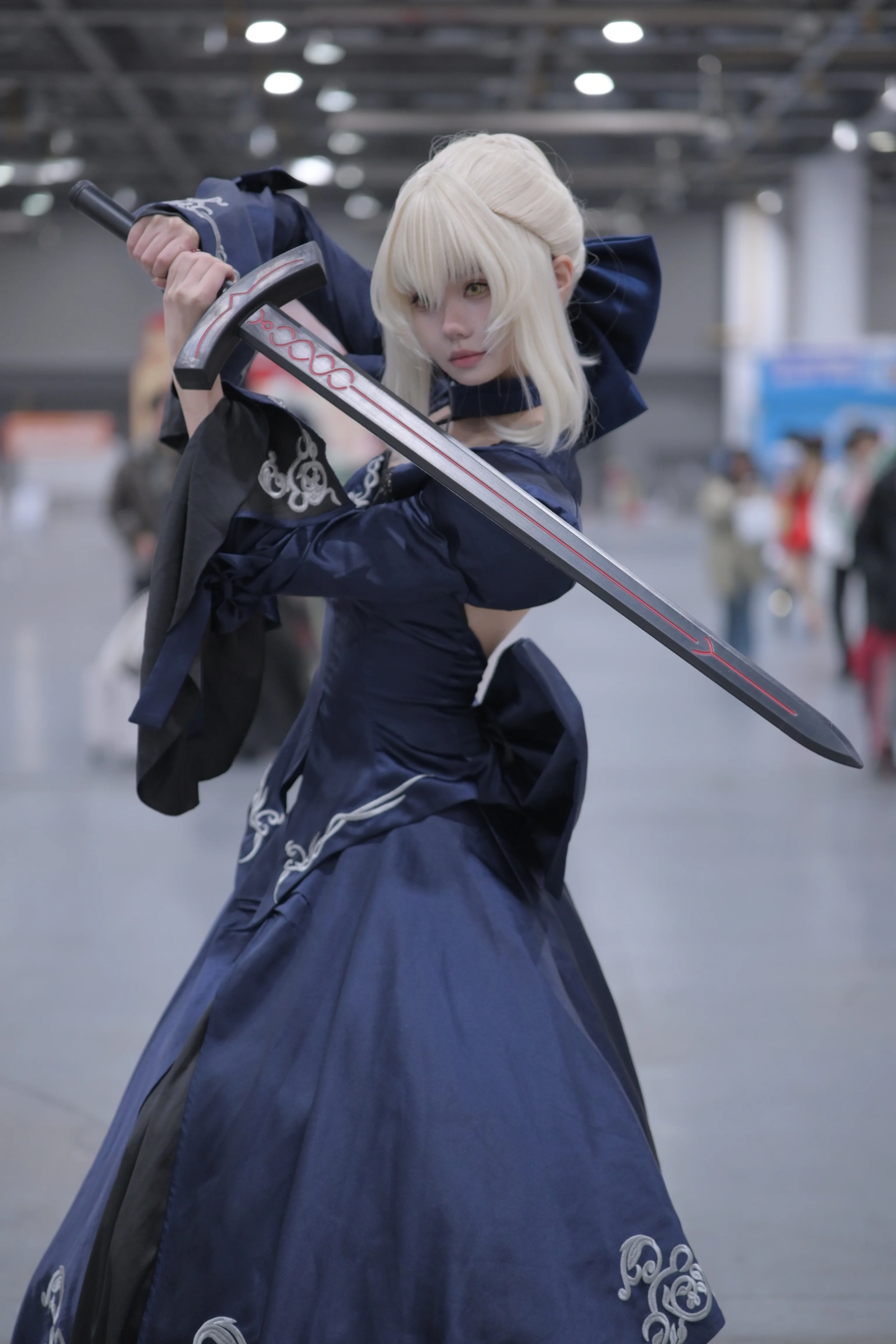 【黑呆cos】杭州梦乡D1返图，藏蓝礼服与银白假发 - 第 4 张