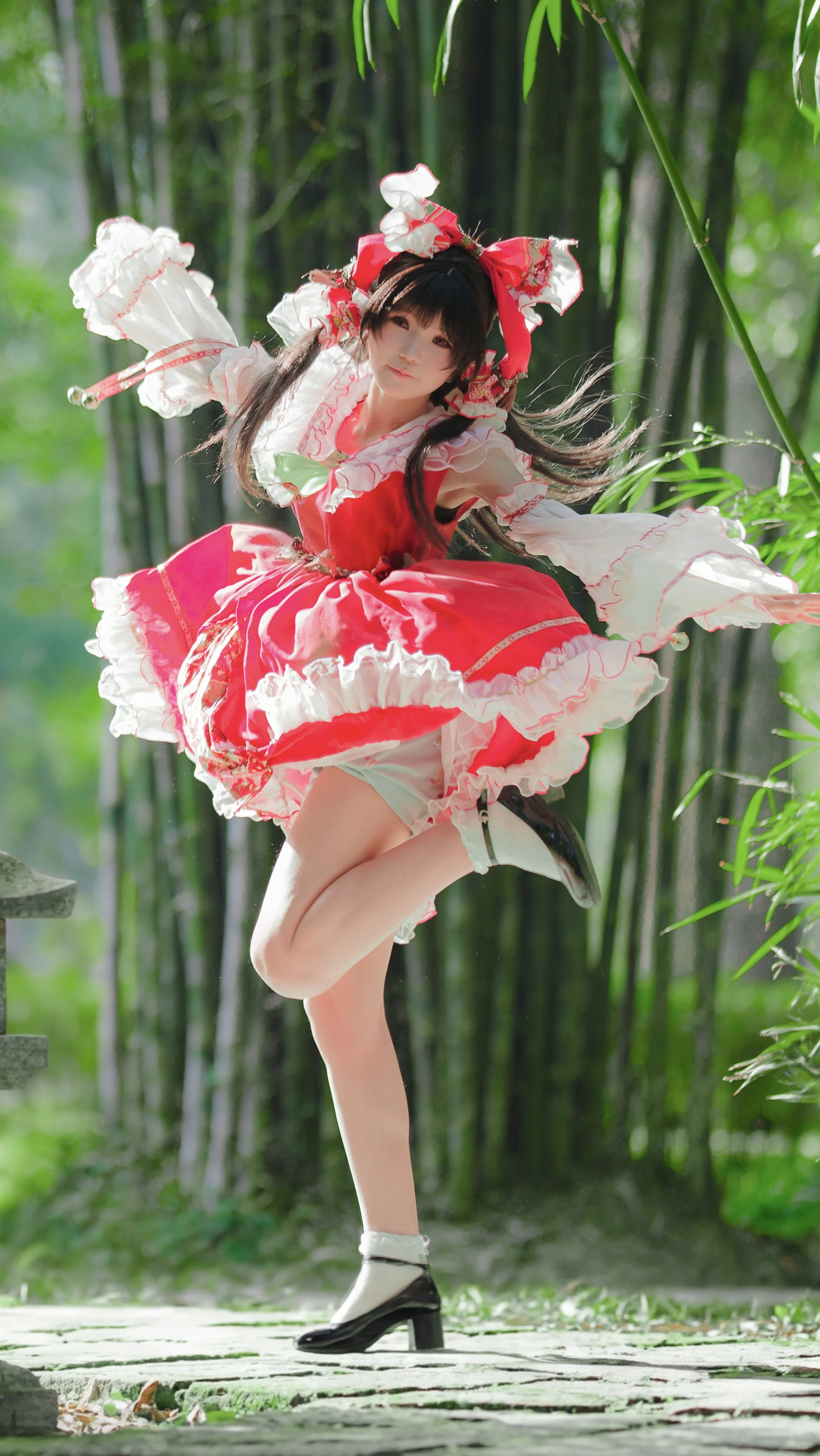【博丽灵梦cos】东方project里的红白巫女，竹林下的动态捕捉 - 第 1 张