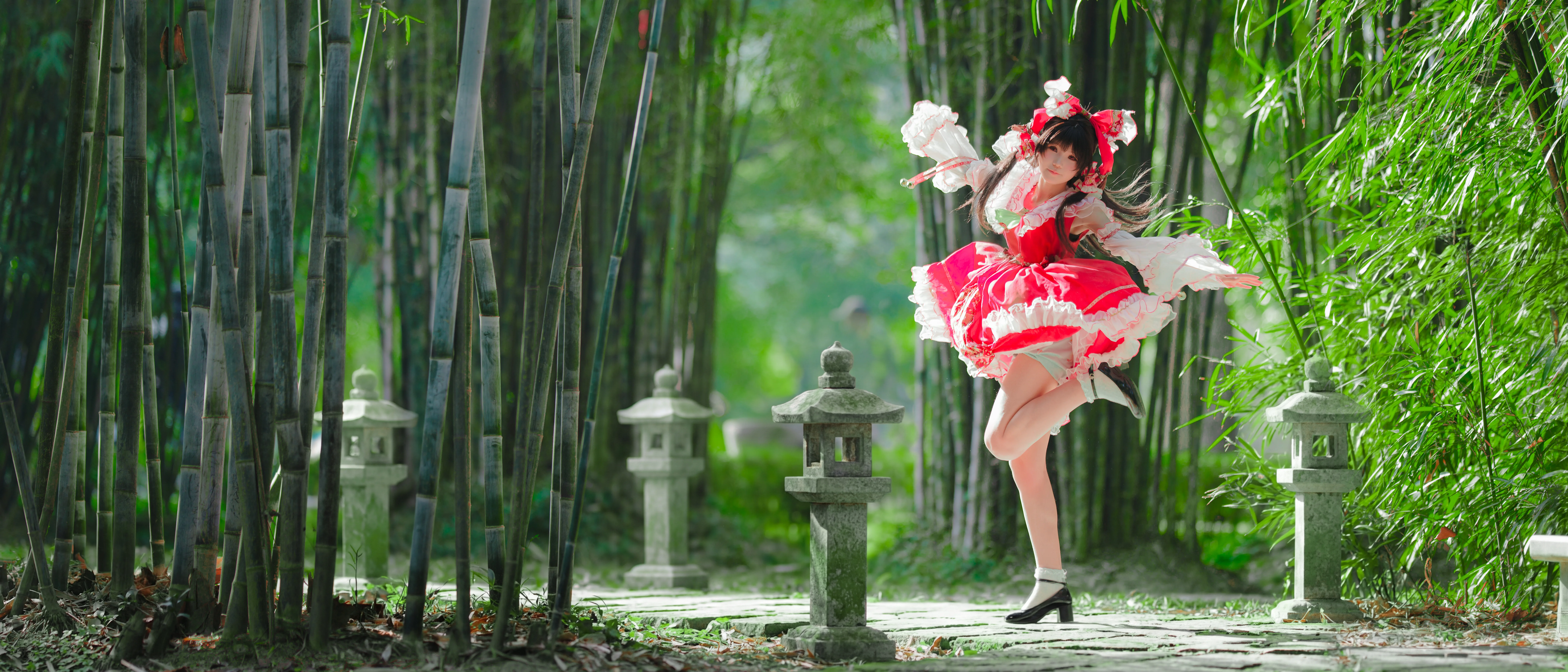 【博丽灵梦cos】东方project里的红白巫女，竹林下的动态捕捉 - 第 3 张