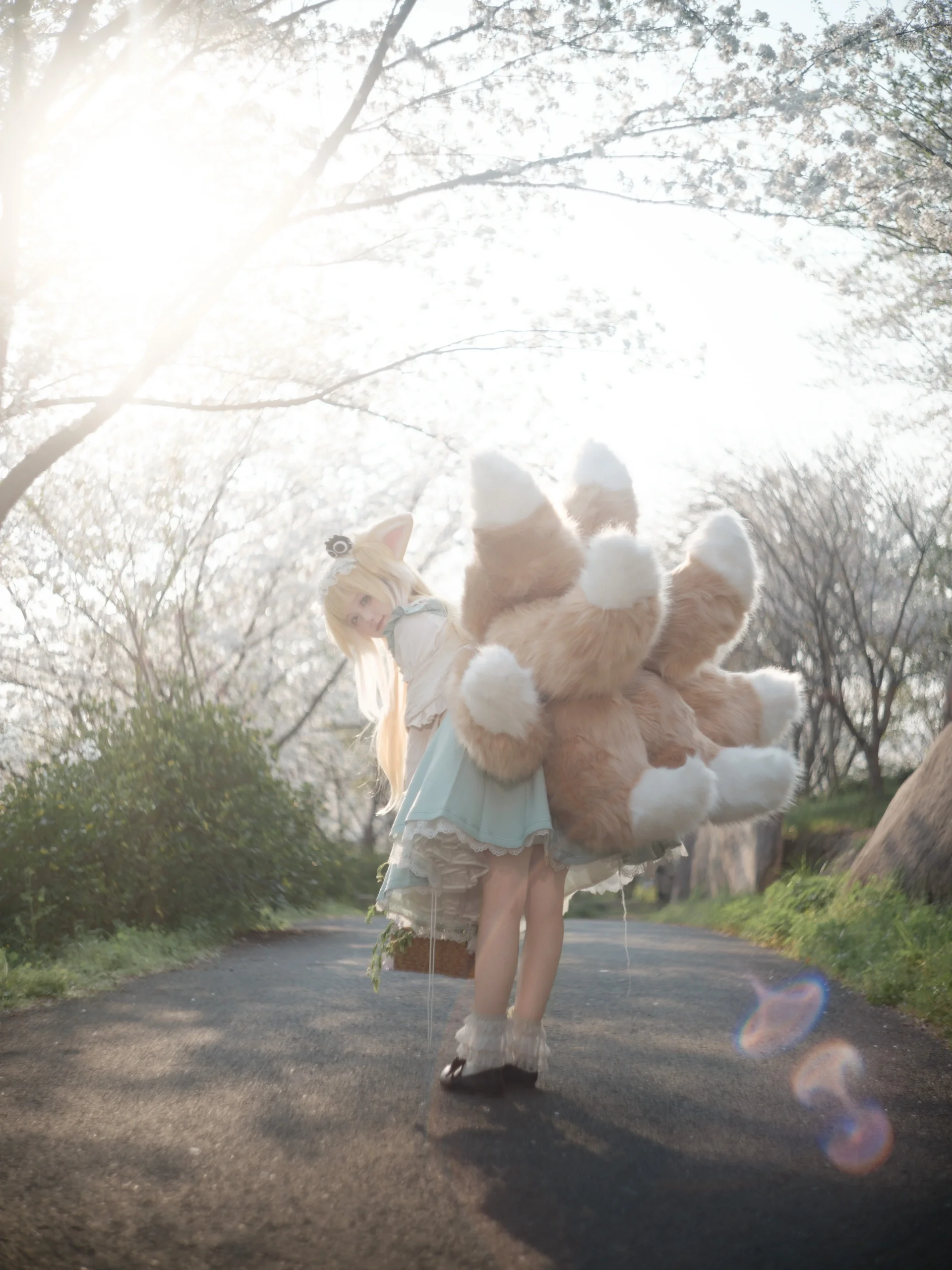 【铃兰cos】明日方舟春日企划，樱花树下的大尾巴干员 - 第 1 张